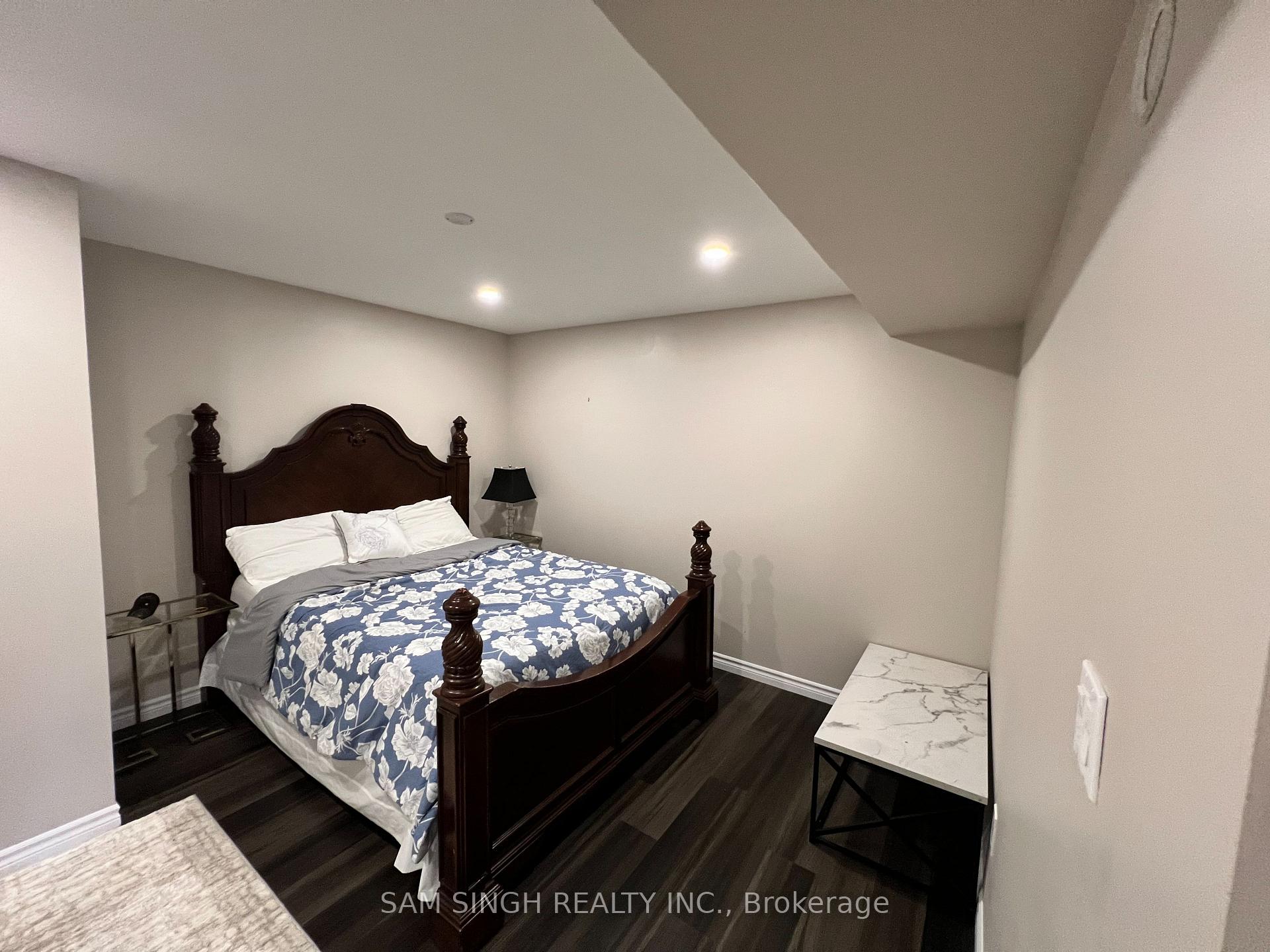 Photo 3 of 194 Queen Street, Middlesex Centre, Komoka — HOMEH