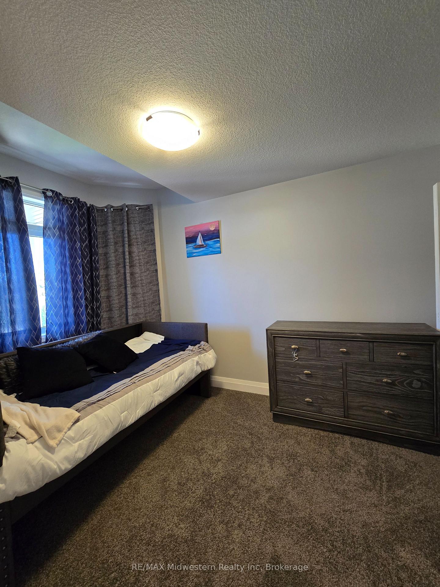 Photo 1 of 109 Bridge Crescent, Minto — HOMEH