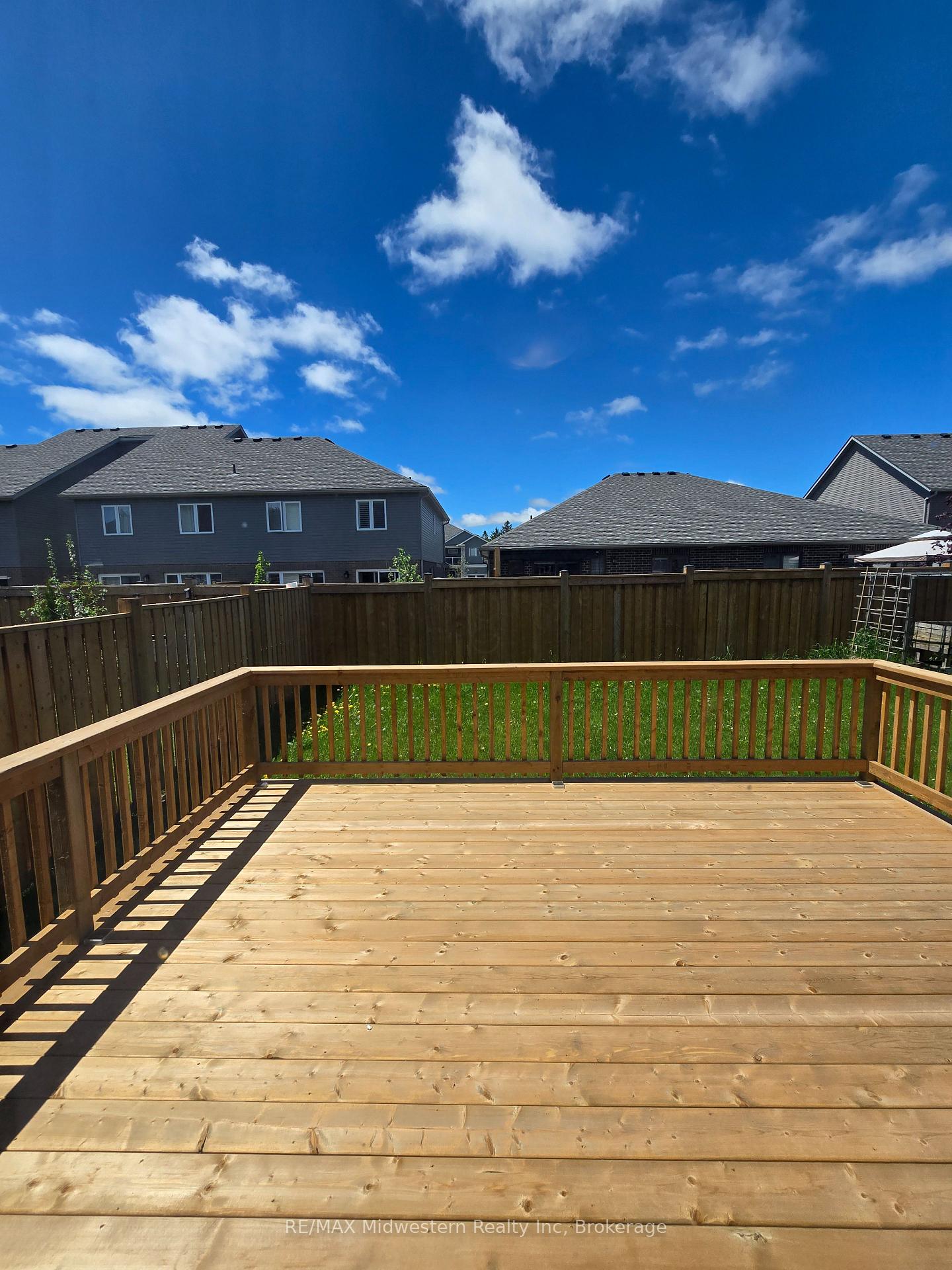 Photo 4 of 109 Bridge Crescent, Minto — HOMEH