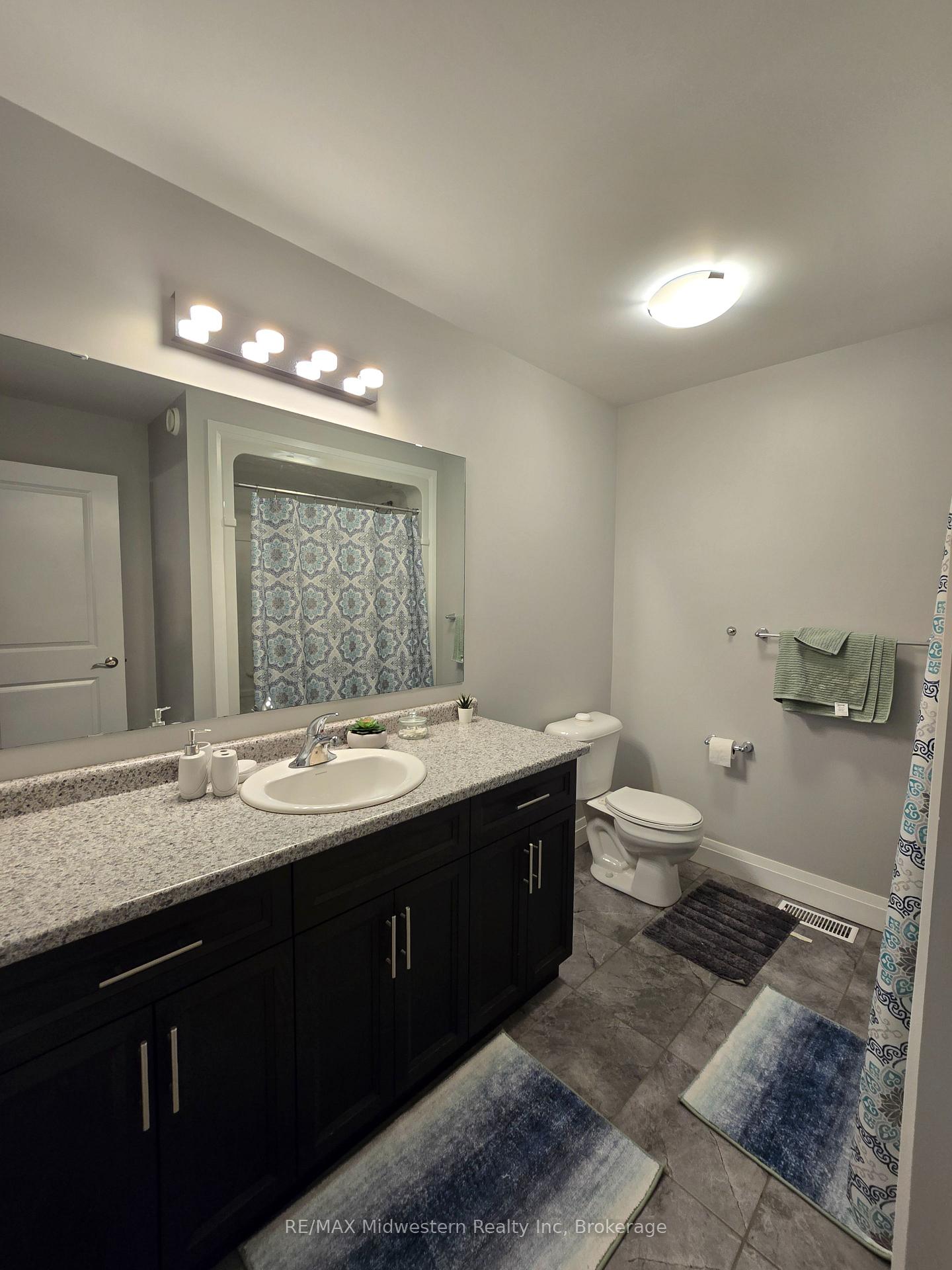 Photo 5 of 109 Bridge Crescent, Minto — HOMEH
