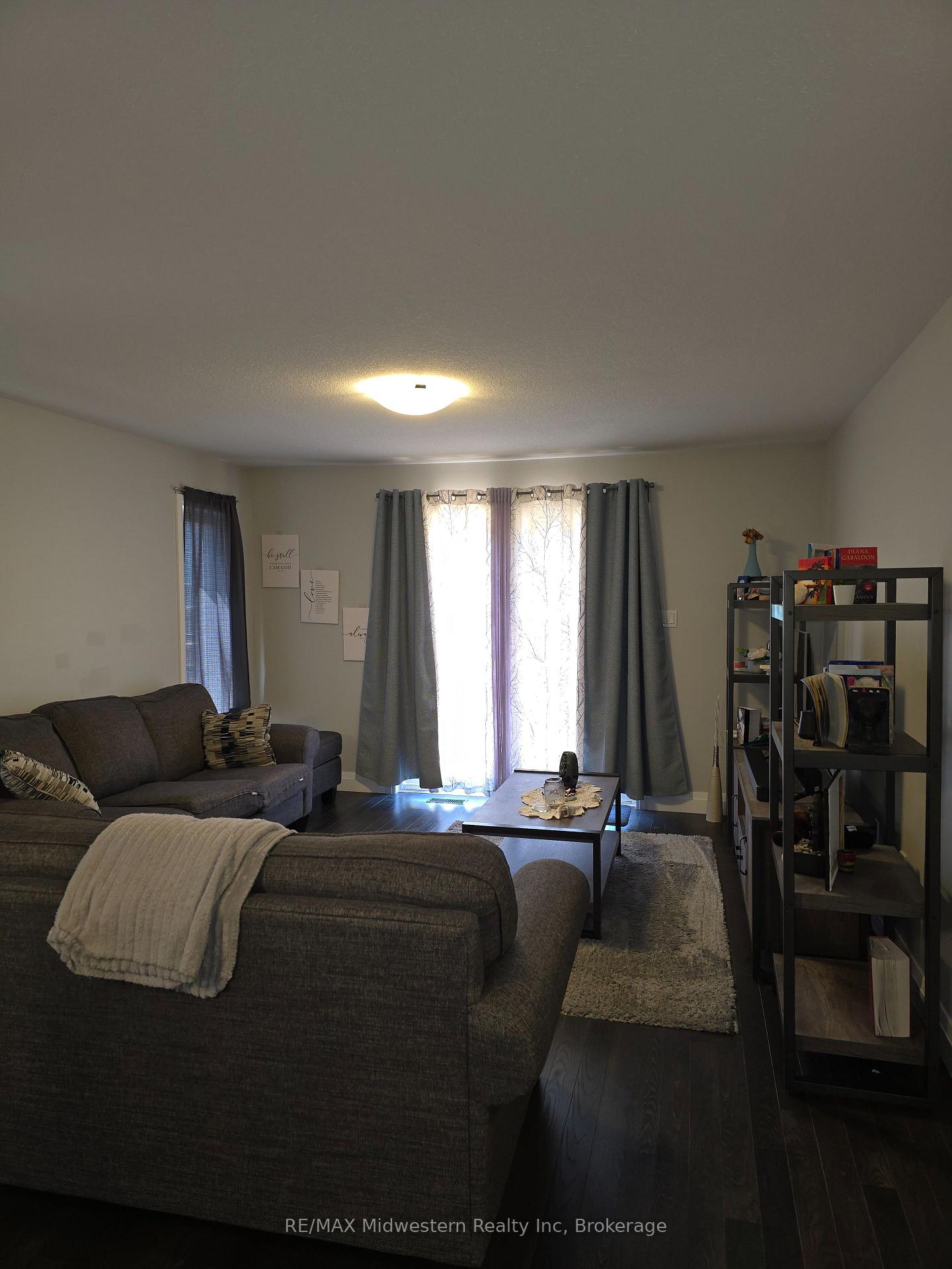 Photo 6 of 109 Bridge Crescent, Minto — HOMEH