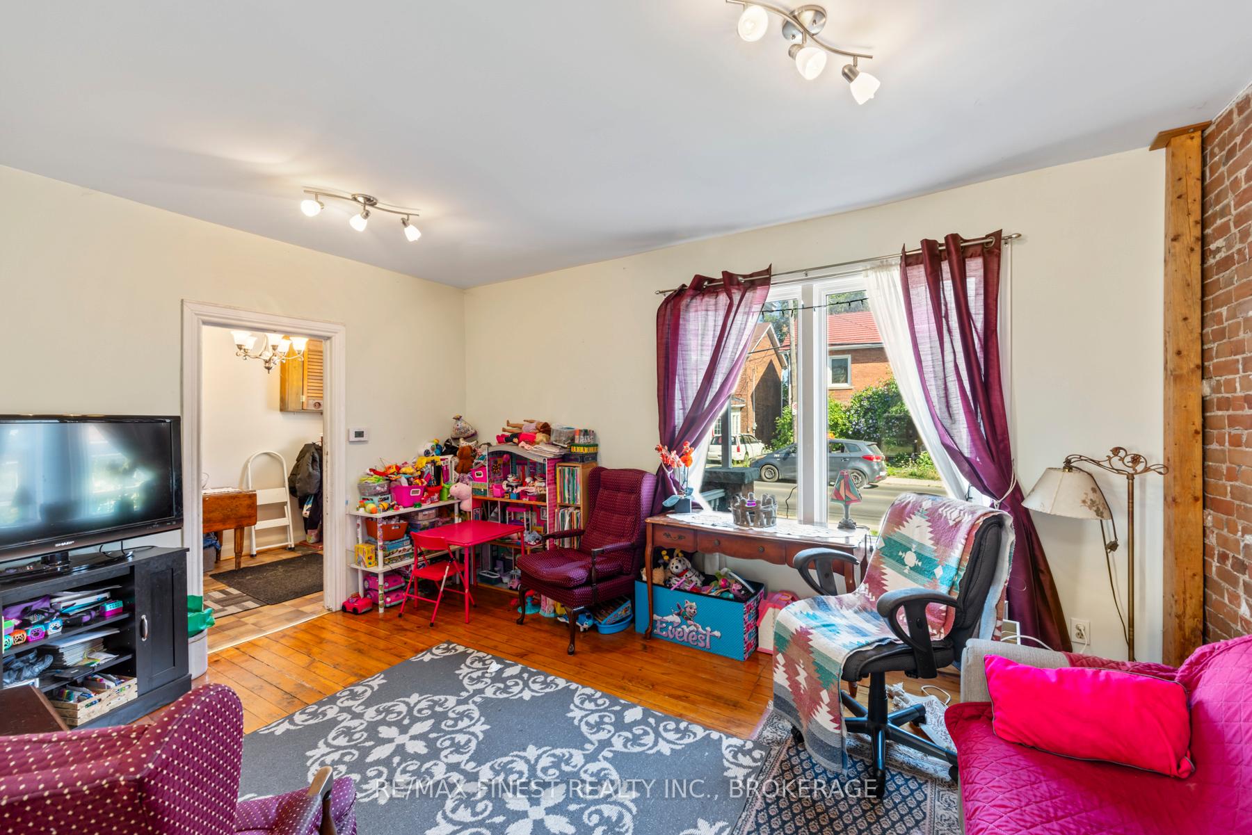 Photo 9 of 126 Stephen Street, Kingston, East of Sir John A. Blvd — HOMEH