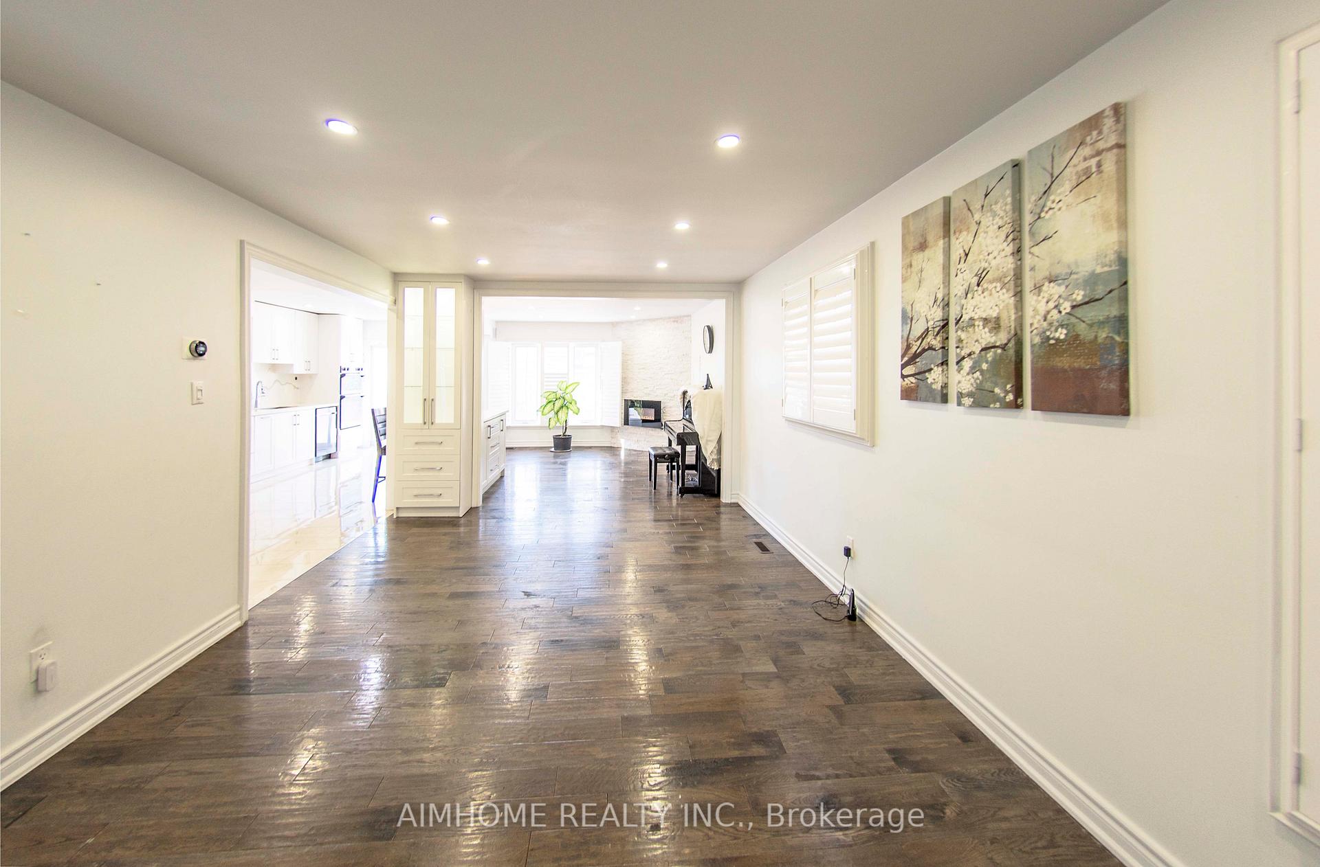 Photo 3 of 15 Lavron Court, Markham, Middlefield — HOMEH
