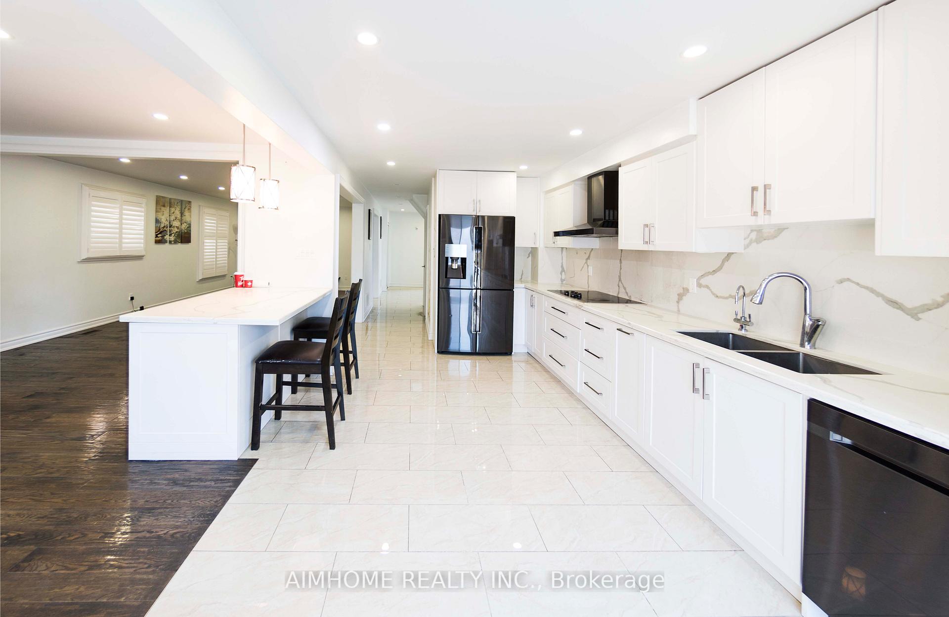 Photo 4 of 15 Lavron Court, Markham, Middlefield — HOMEH