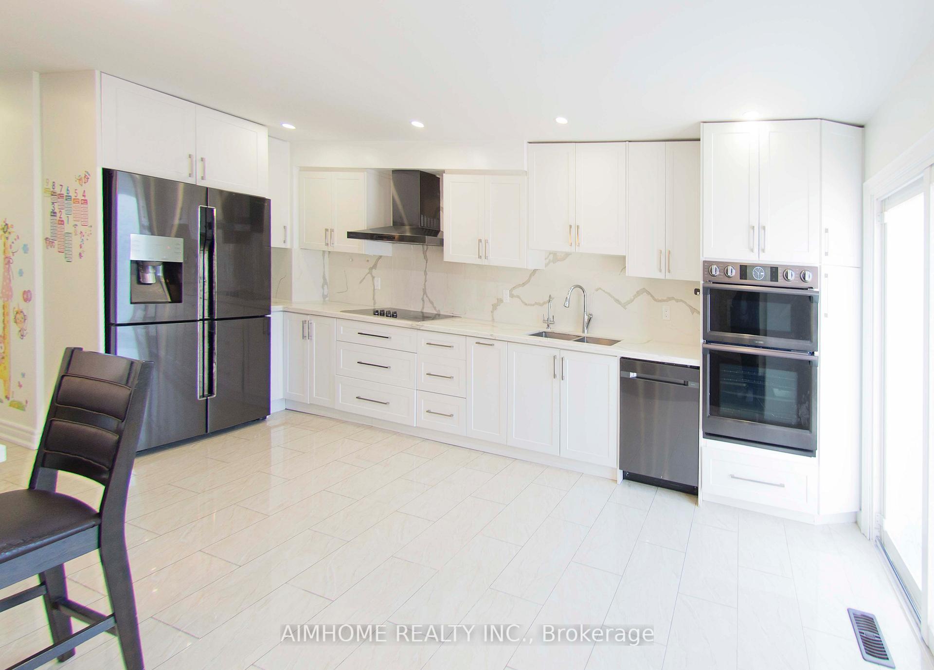 Photo 5 of 15 Lavron Court, Markham, Middlefield — HOMEH