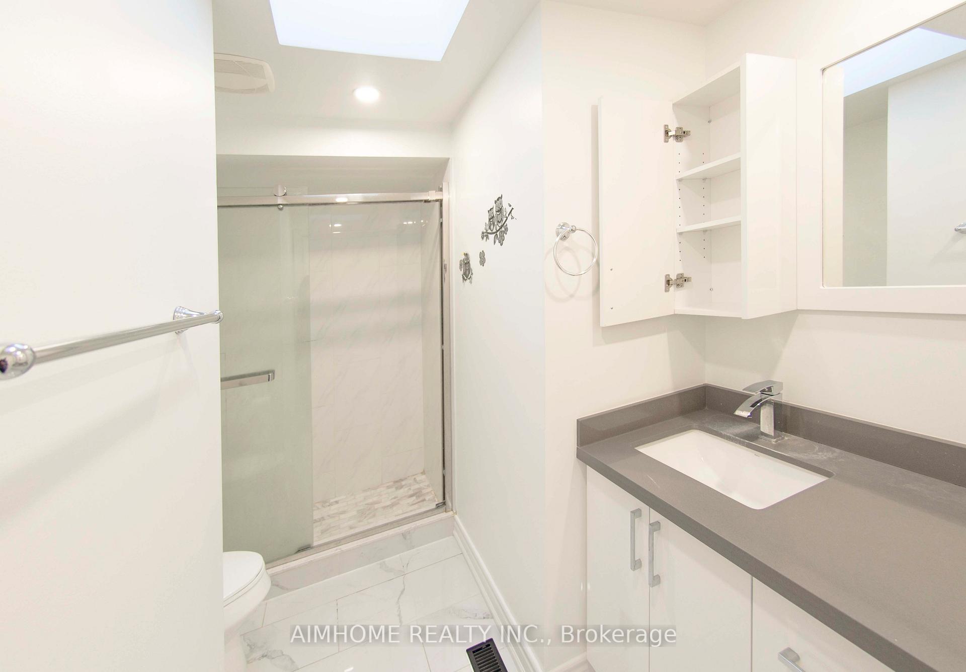 Photo 8 of 15 Lavron Court, Markham, Middlefield — HOMEH