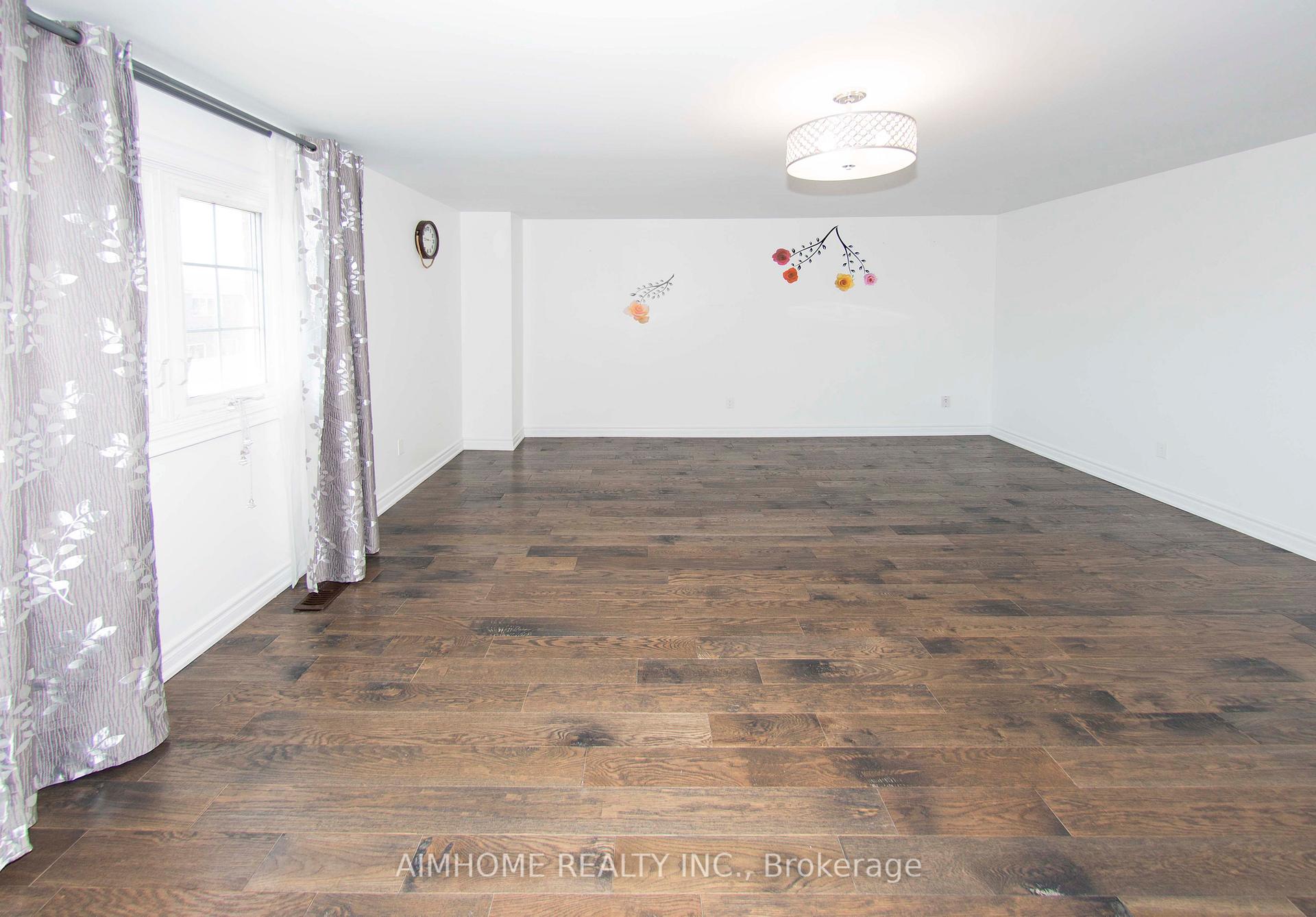 Photo 10 of 15 Lavron Court, Markham, Middlefield — HOMEH