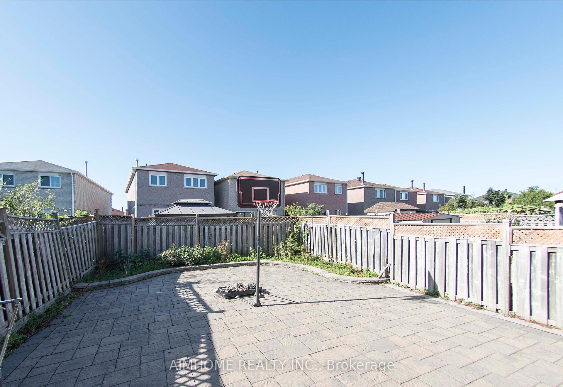 Photo 16 of 15 Lavron Court, Markham, Middlefield — HOMEH