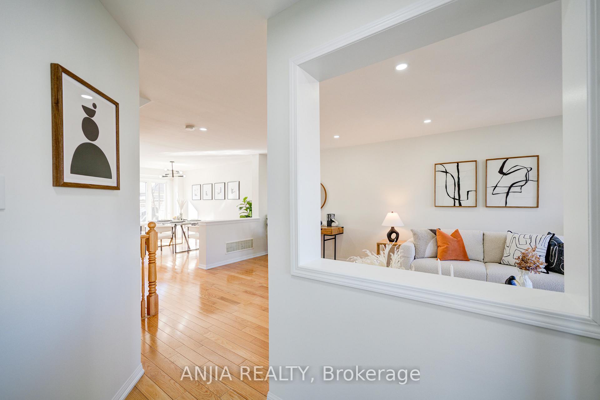Photo 2 of 42 Gas Lamp Lane, Markham, Cornell — HOMEH