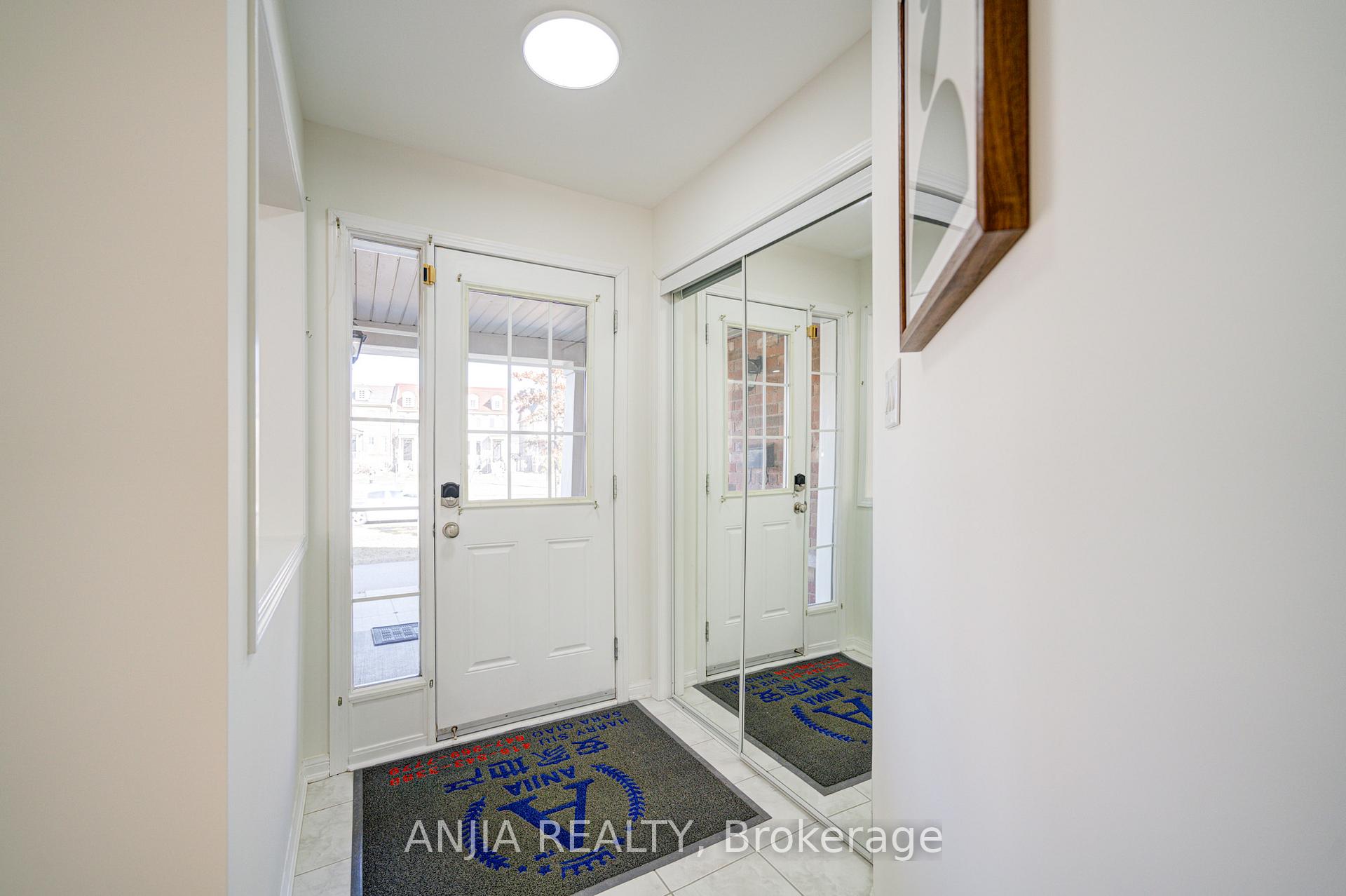 Photo 3 of 42 Gas Lamp Lane, Markham, Cornell — HOMEH