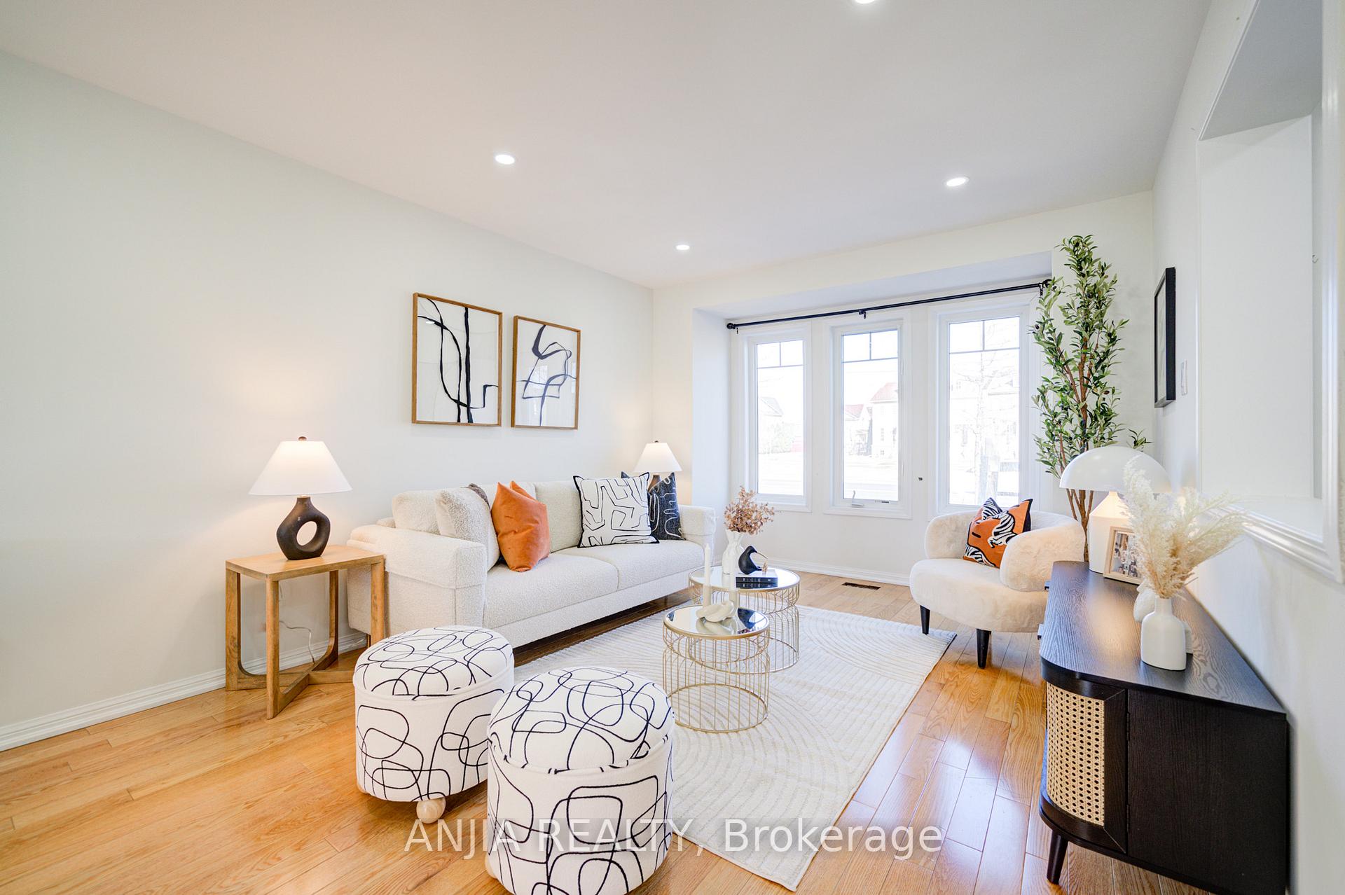Photo 4 of 42 Gas Lamp Lane, Markham, Cornell — HOMEH