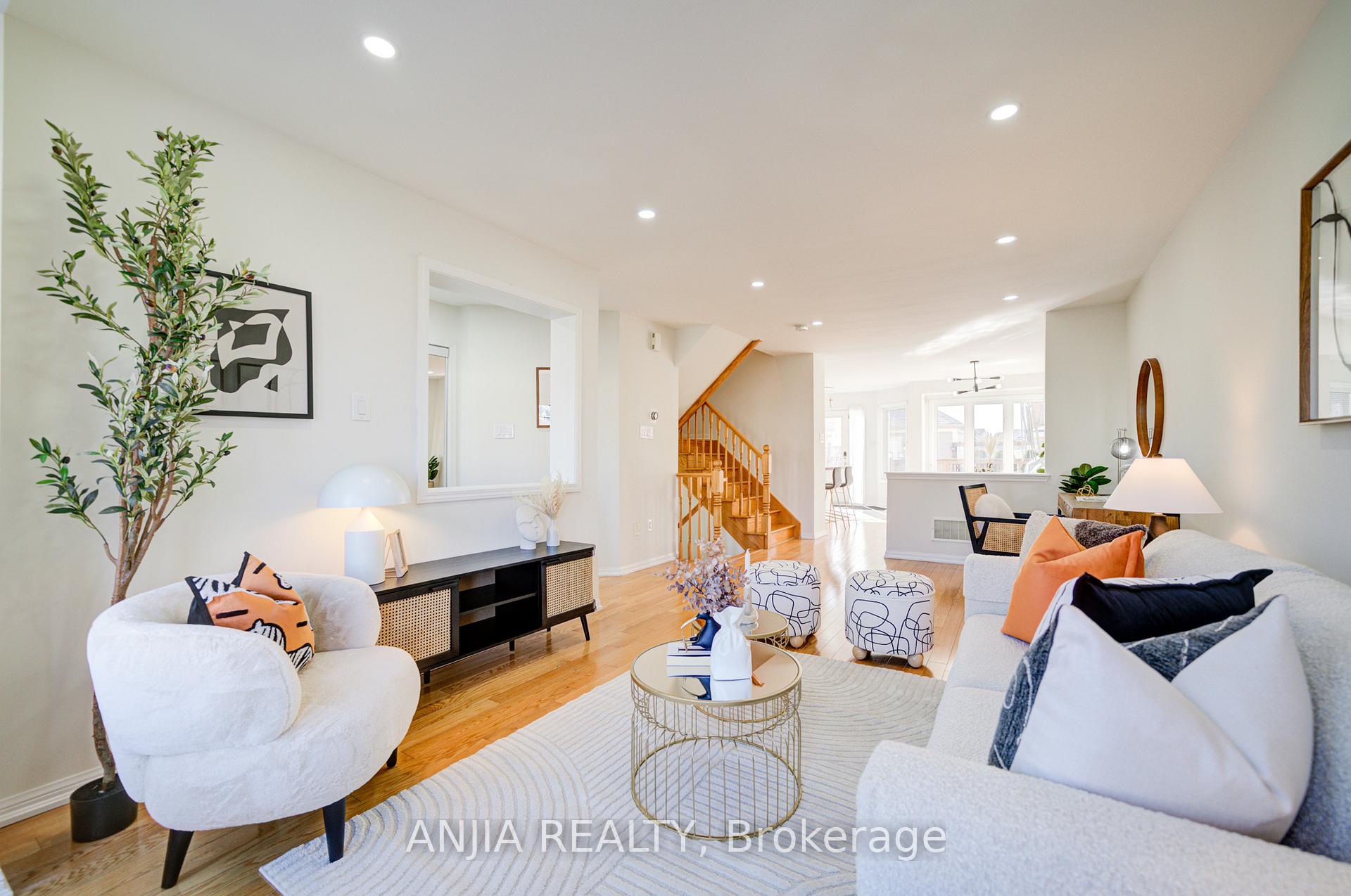 Photo 5 of 42 Gas Lamp Lane, Markham, Cornell — HOMEH