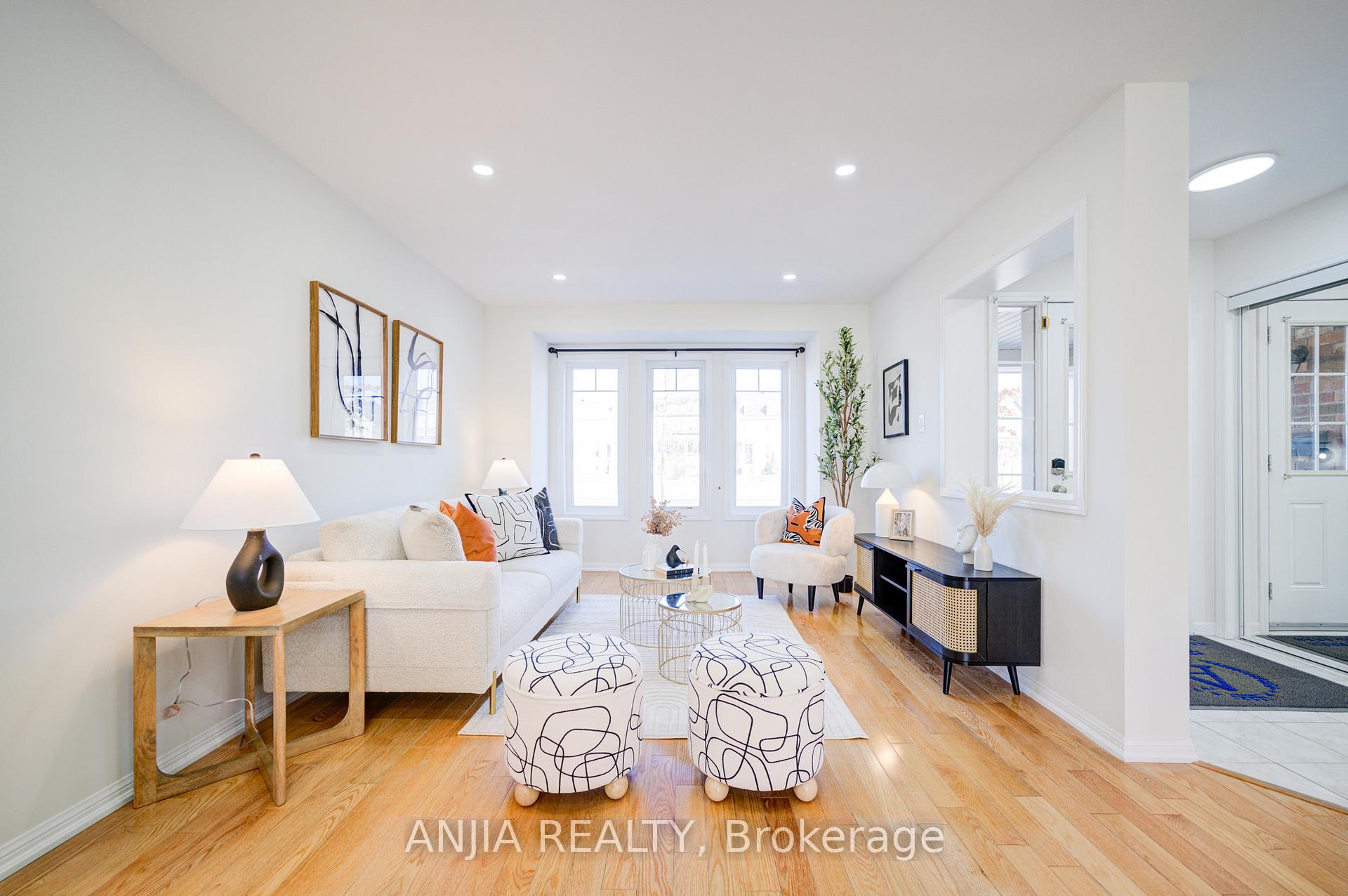 Photo 6 of 42 Gas Lamp Lane, Markham, Cornell — HOMEH