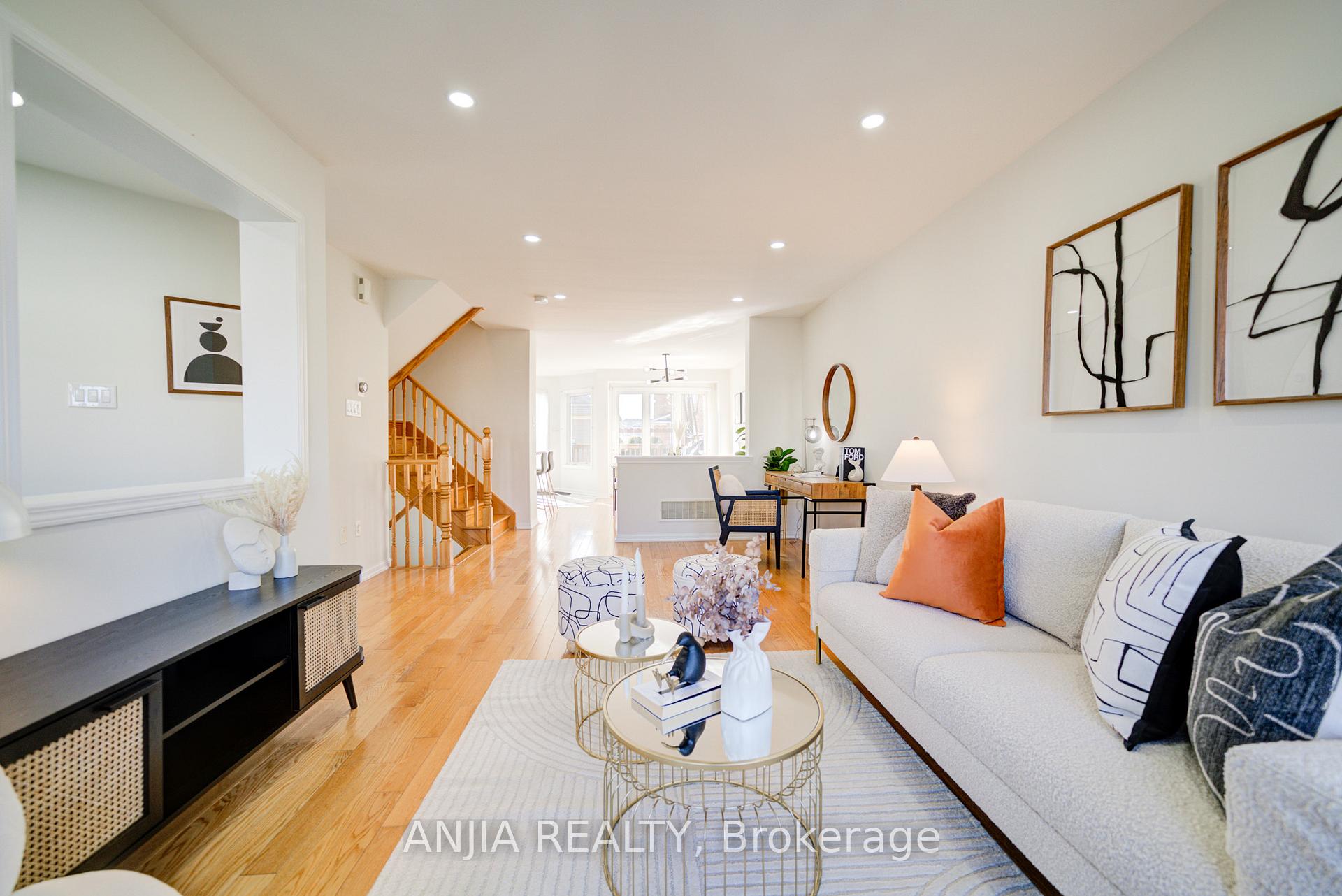 Photo 8 of 42 Gas Lamp Lane, Markham, Cornell — HOMEH