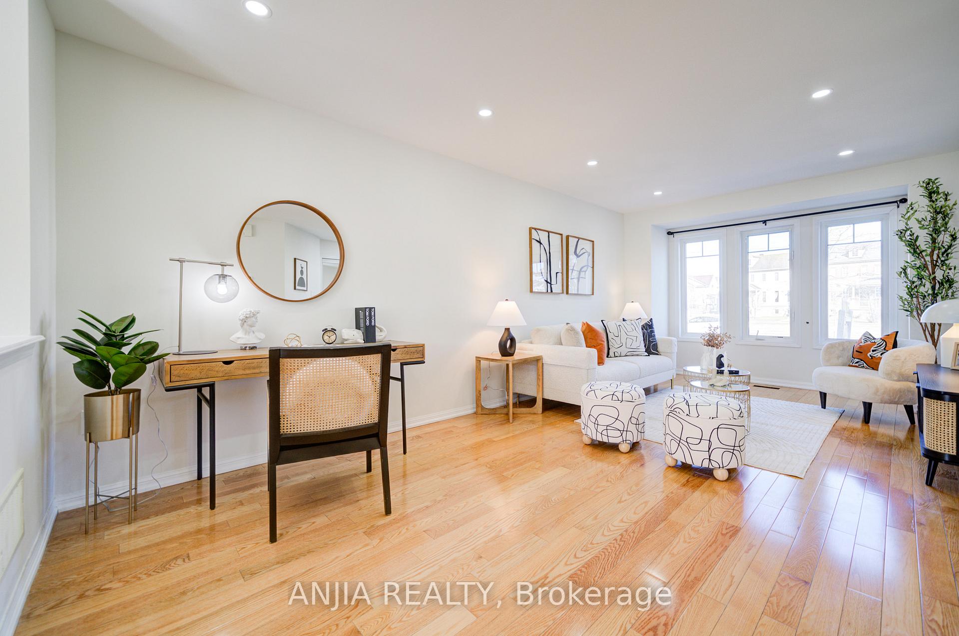 Photo 10 of 42 Gas Lamp Lane, Markham, Cornell — HOMEH