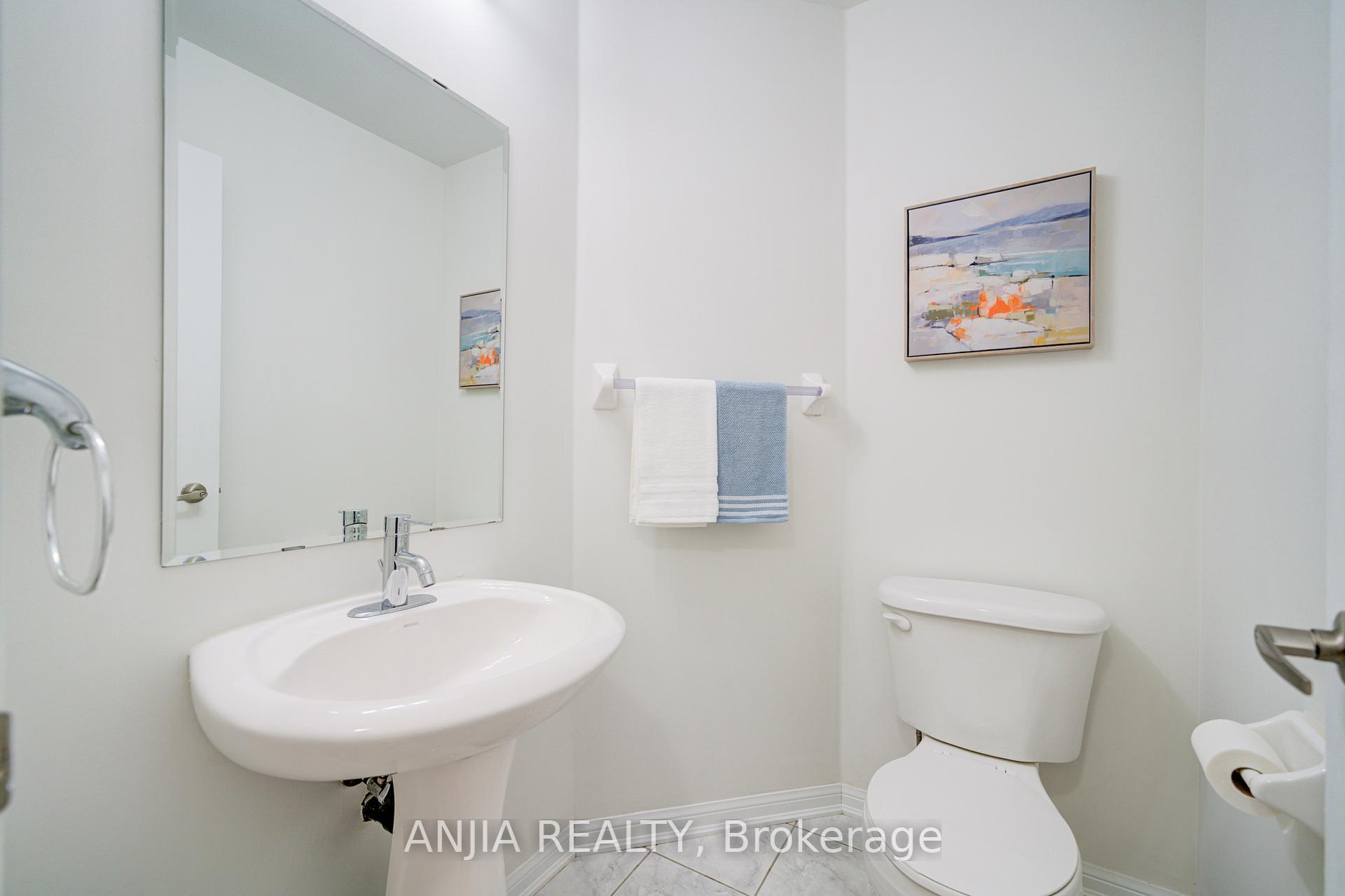 Photo 19 of 42 Gas Lamp Lane, Markham, Cornell — HOMEH