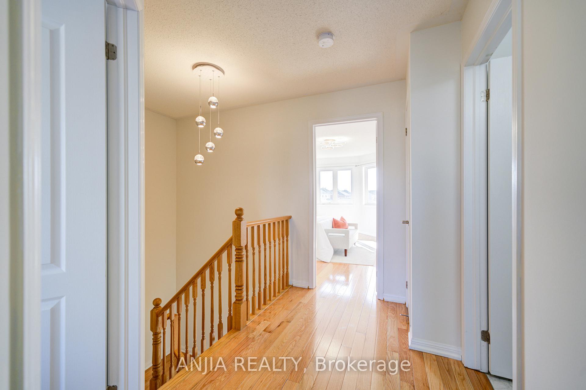 Photo 20 of 42 Gas Lamp Lane, Markham, Cornell — HOMEH