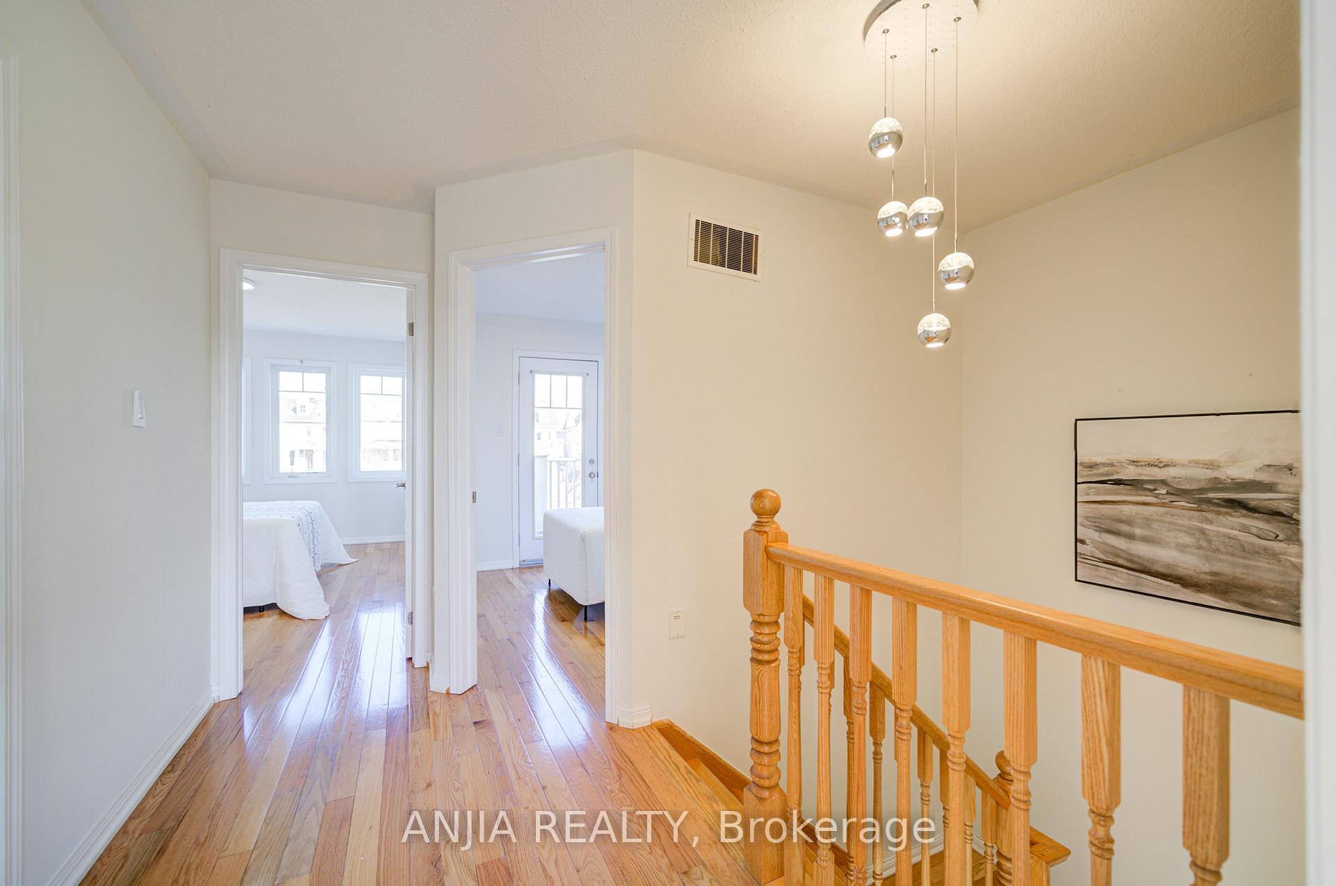 Photo 21 of 42 Gas Lamp Lane, Markham, Cornell — HOMEH
