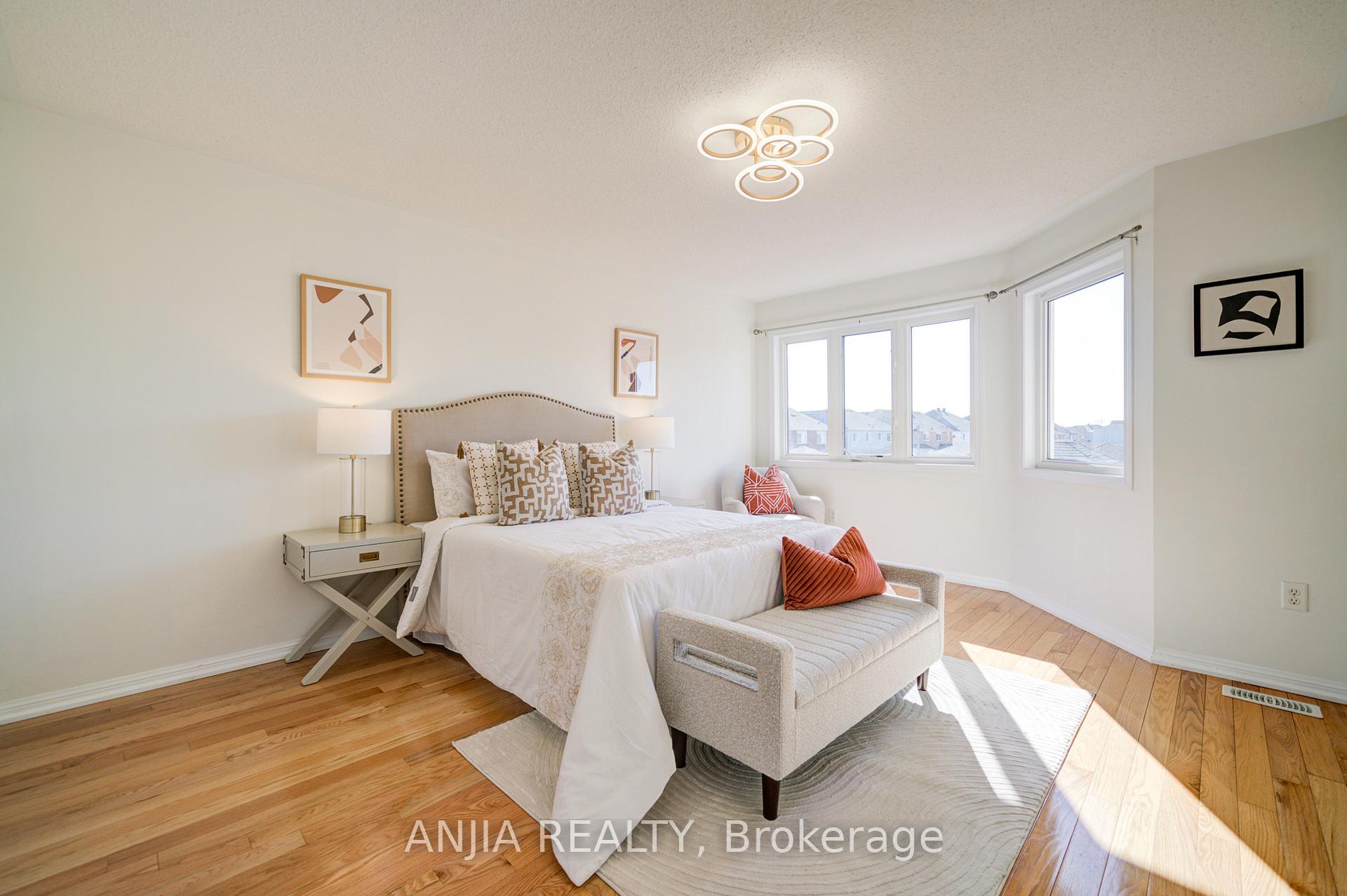 Photo 22 of 42 Gas Lamp Lane, Markham, Cornell — HOMEH