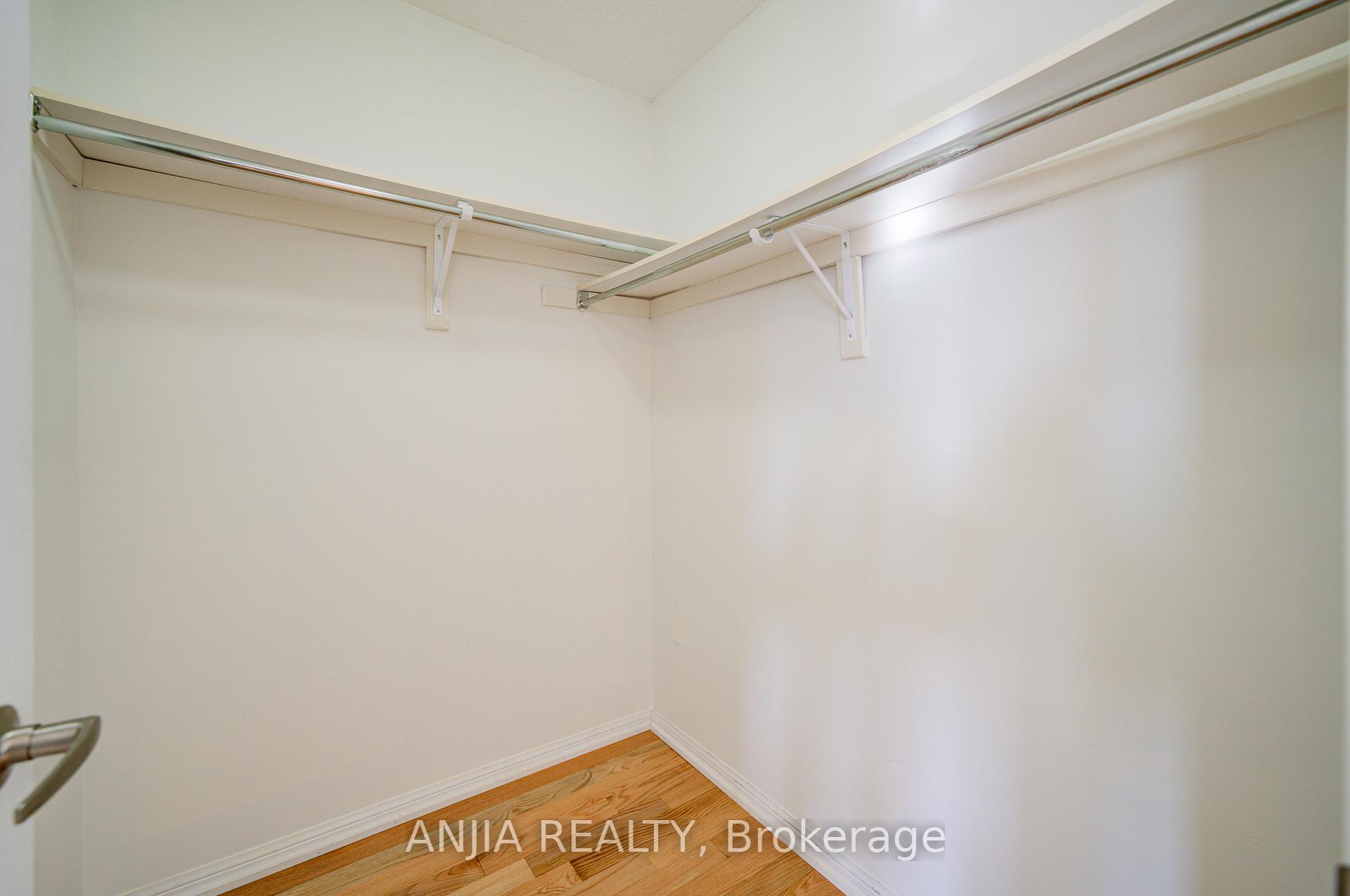 Photo 26 of 42 Gas Lamp Lane, Markham, Cornell — HOMEH