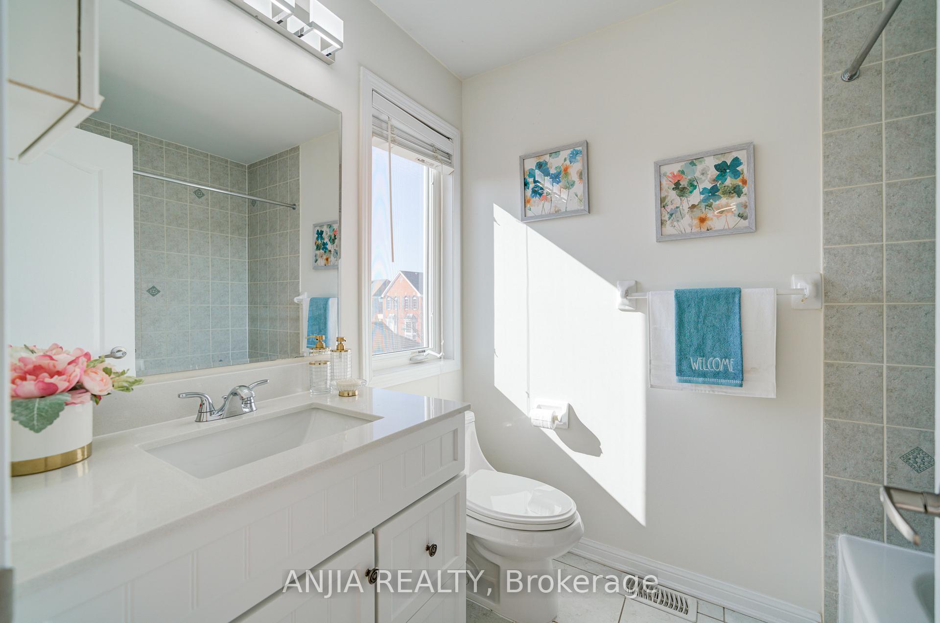 Photo 27 of 42 Gas Lamp Lane, Markham, Cornell — HOMEH