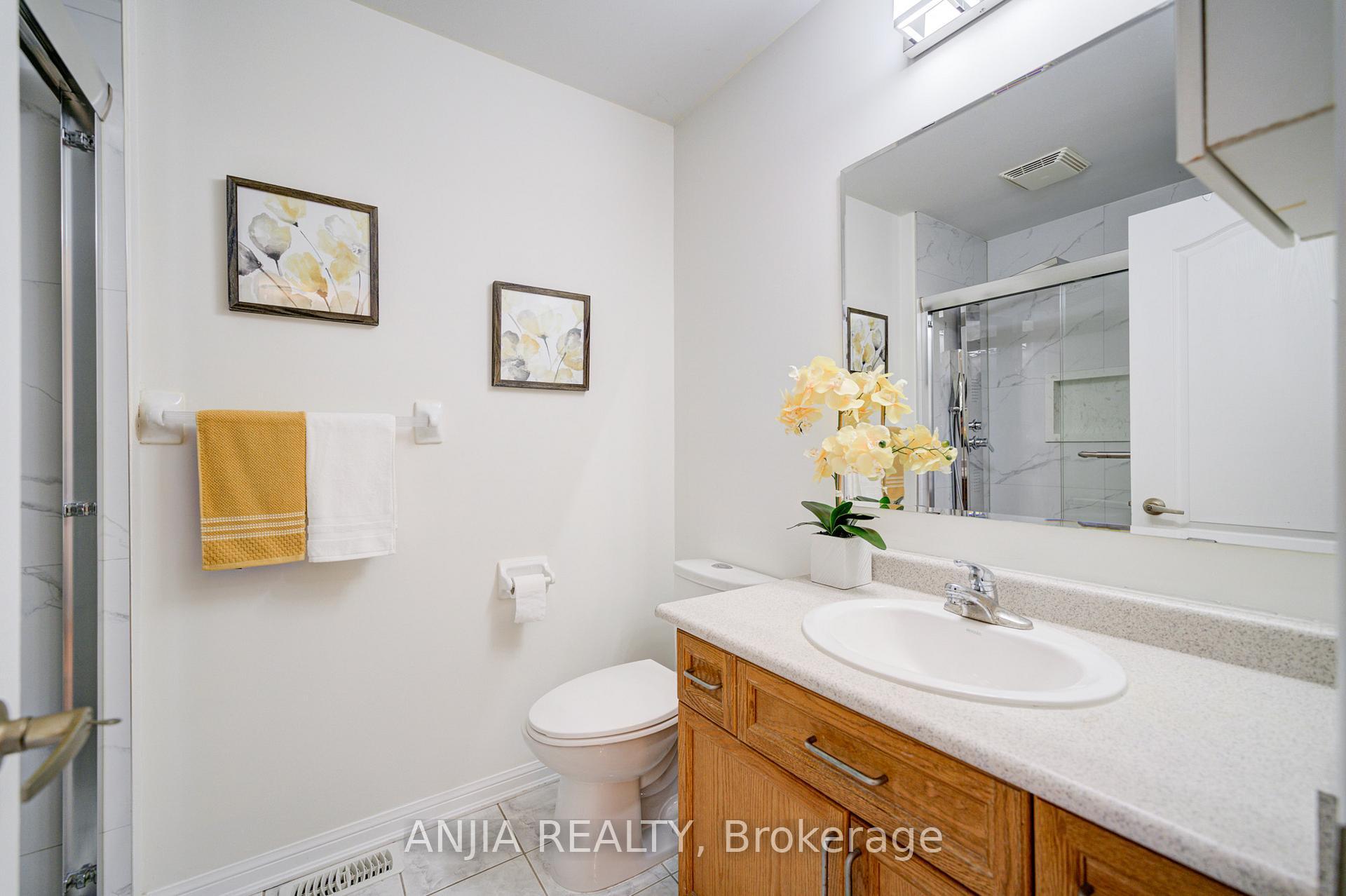 Photo 28 of 42 Gas Lamp Lane, Markham, Cornell — HOMEH