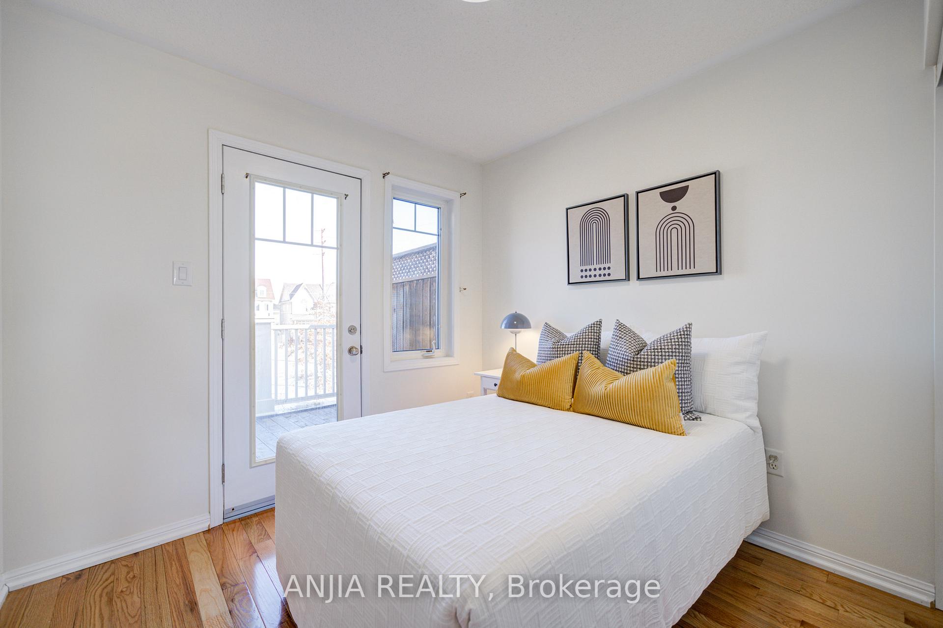 Photo 30 of 42 Gas Lamp Lane, Markham, Cornell — HOMEH
