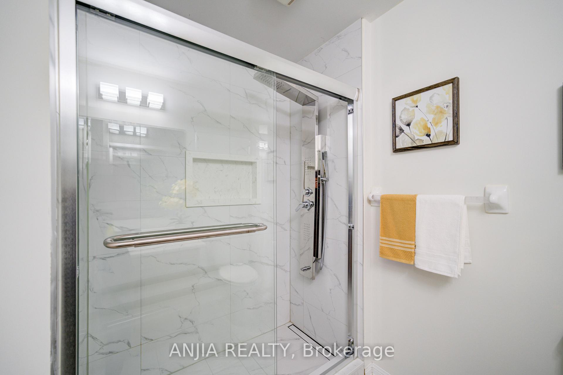 Photo 31 of 42 Gas Lamp Lane, Markham, Cornell — HOMEH