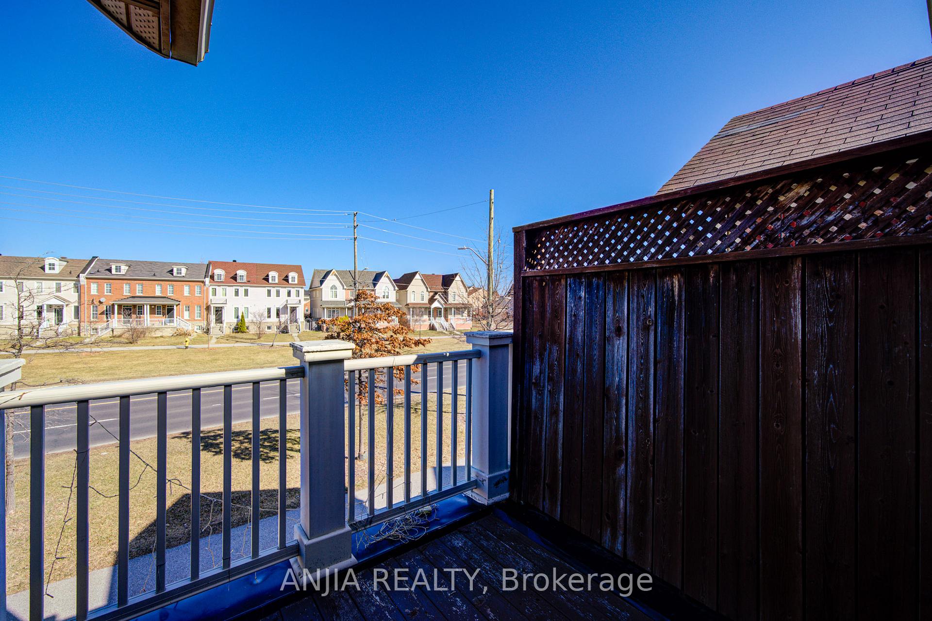 Photo 33 of 42 Gas Lamp Lane, Markham, Cornell — HOMEH