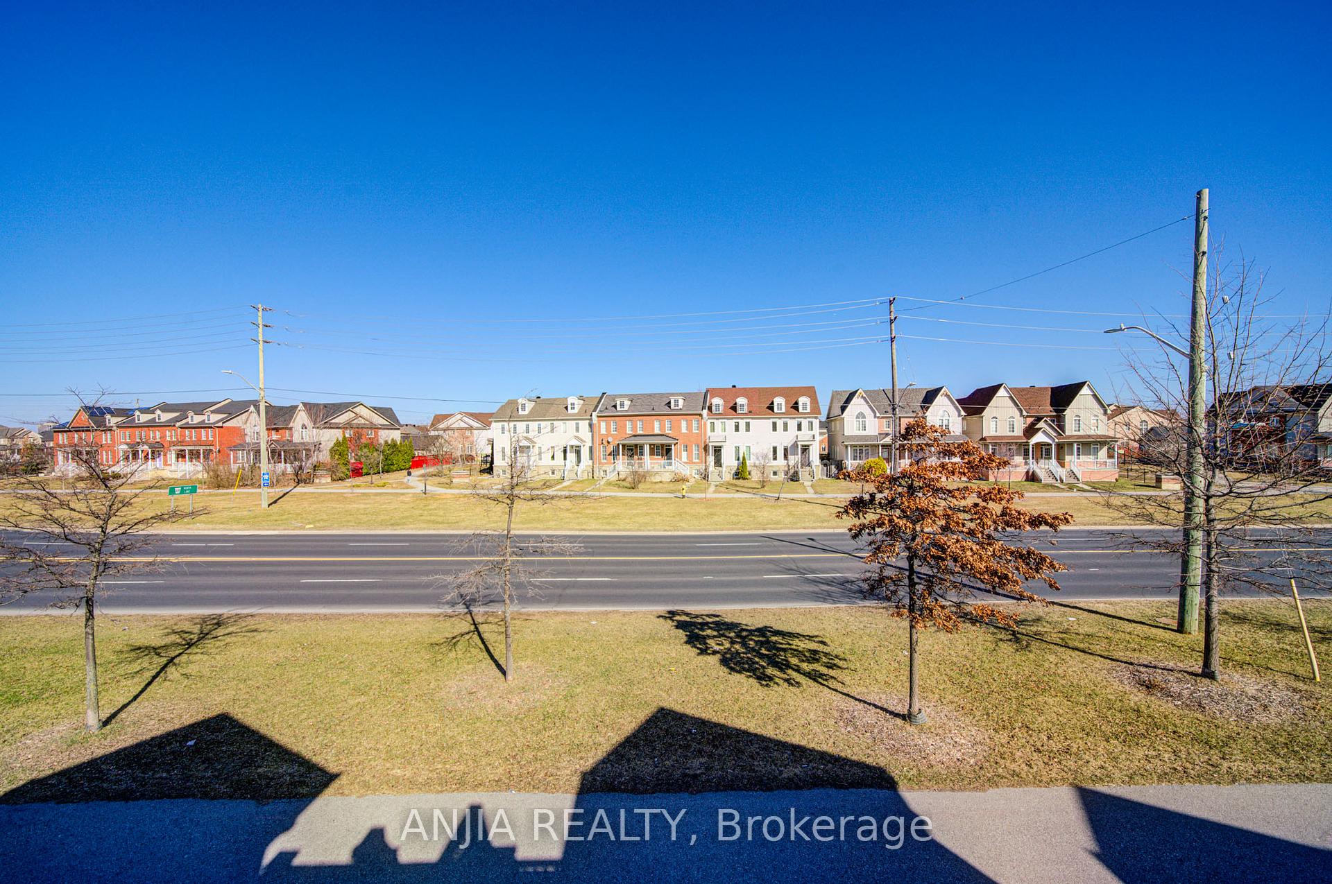 Photo 35 of 42 Gas Lamp Lane, Markham, Cornell — HOMEH