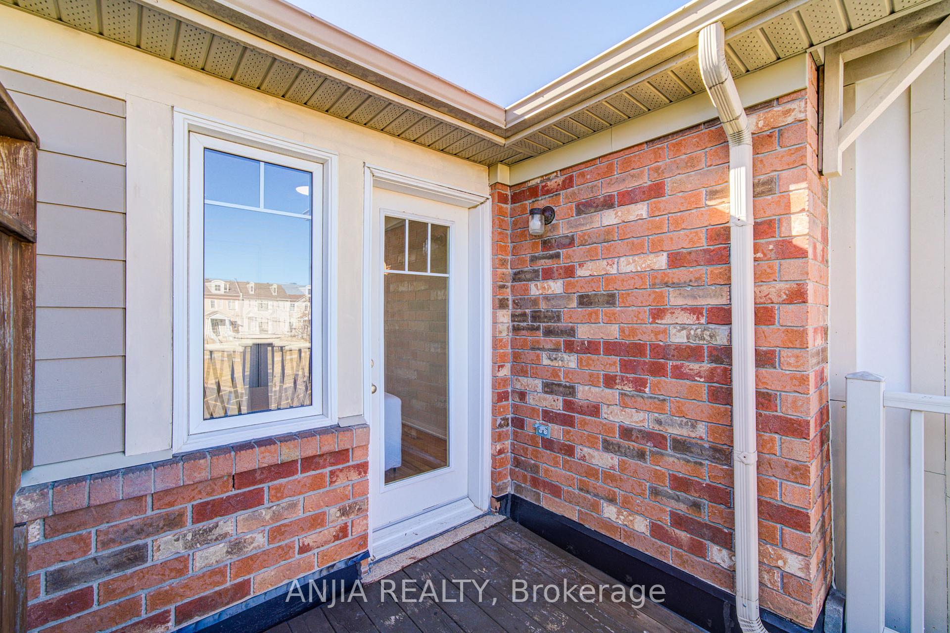 Photo 37 of 42 Gas Lamp Lane, Markham, Cornell — HOMEH