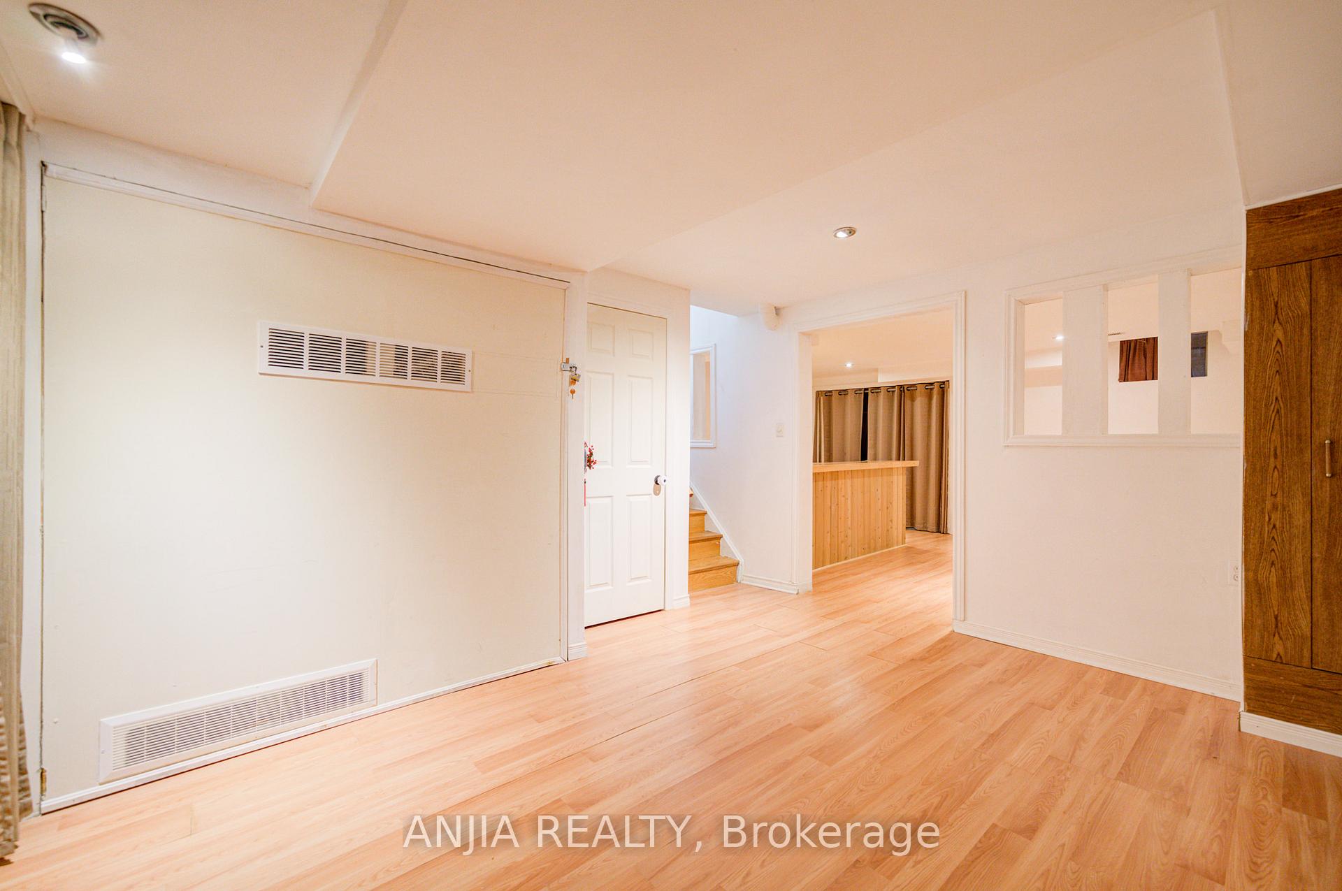Photo 41 of 42 Gas Lamp Lane, Markham, Cornell — HOMEH
