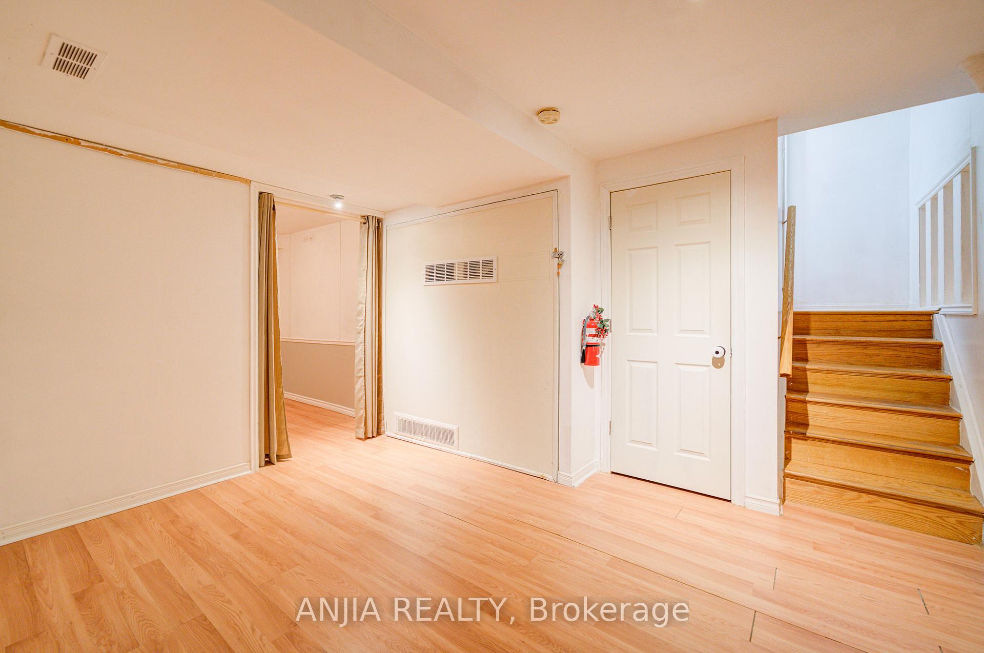 Photo 42 of 42 Gas Lamp Lane, Markham, Cornell — HOMEH