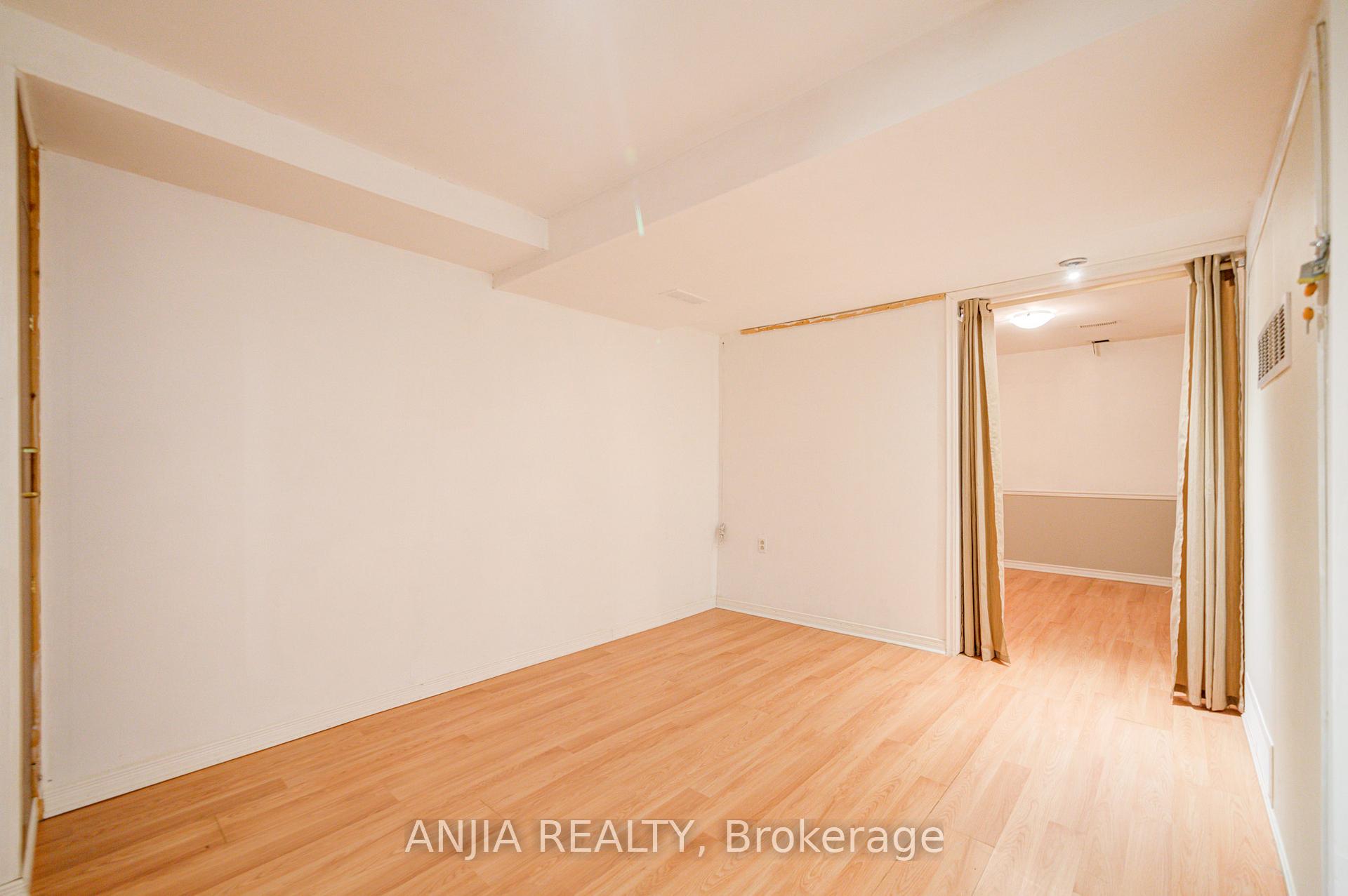Photo 43 of 42 Gas Lamp Lane, Markham, Cornell — HOMEH