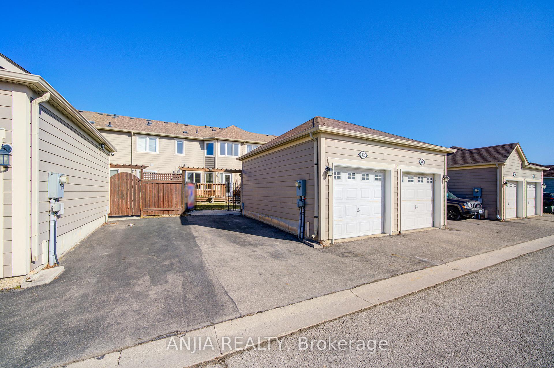 Photo 47 of 42 Gas Lamp Lane, Markham, Cornell — HOMEH
