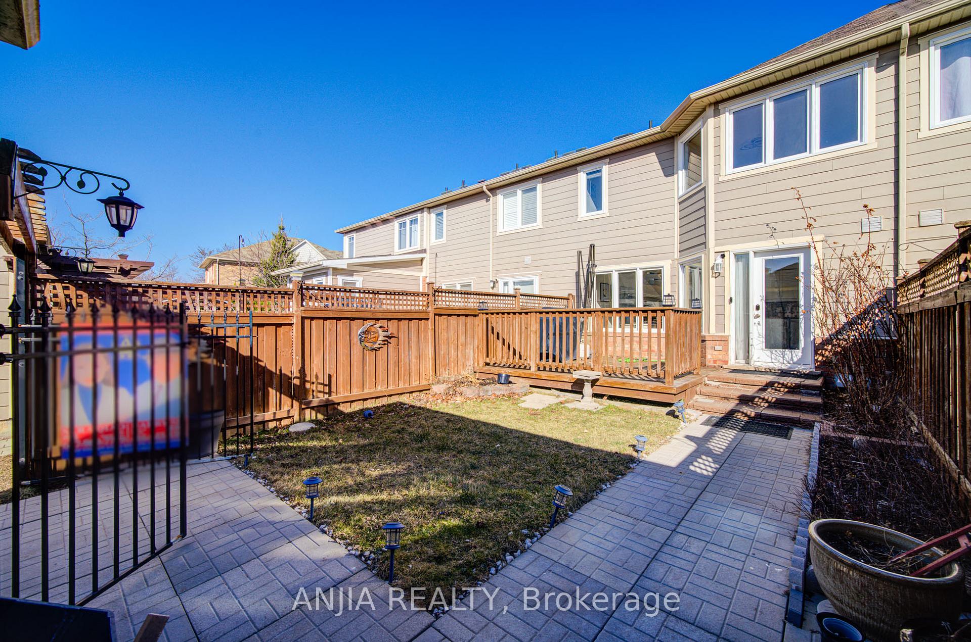 Photo 48 of 42 Gas Lamp Lane, Markham, Cornell — HOMEH