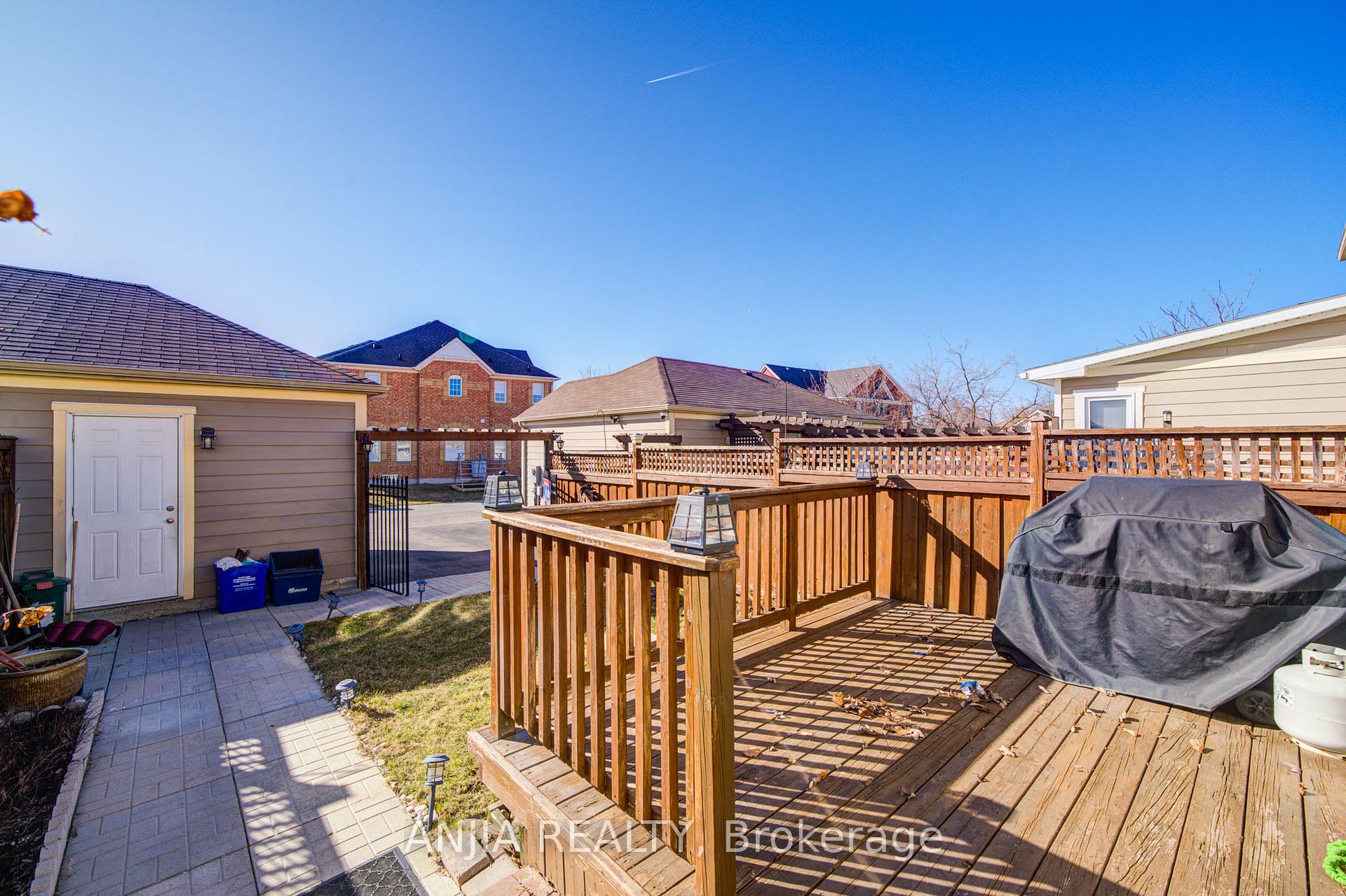 Photo 50 of 42 Gas Lamp Lane, Markham, Cornell — HOMEH