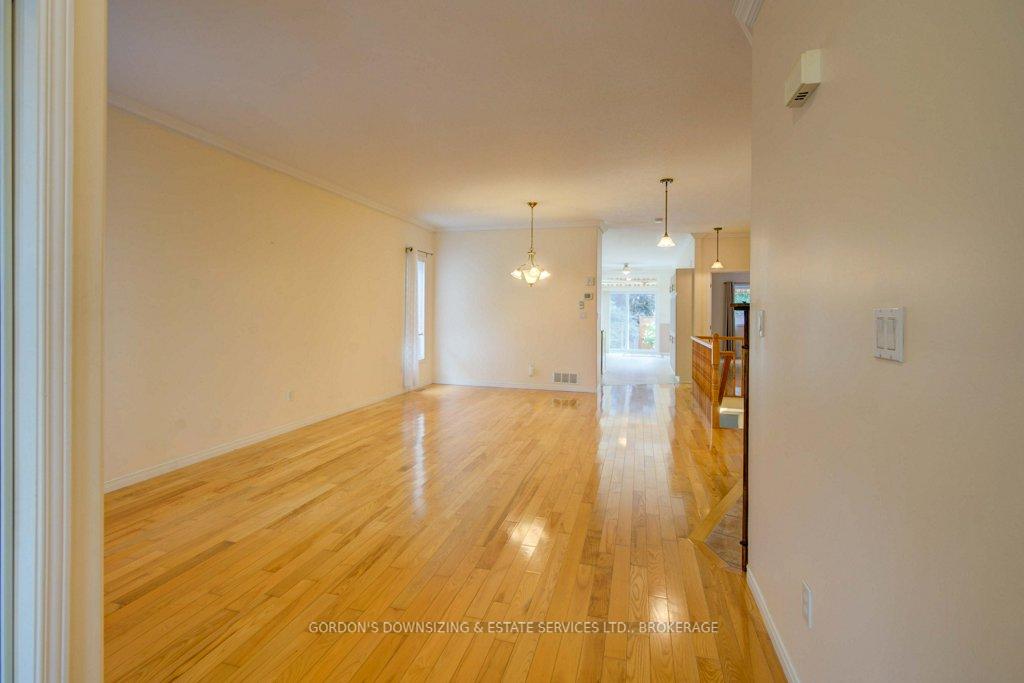 Photo 9 of 303 Cavendish Crescent, Kingston, City Northwest — HOMEH