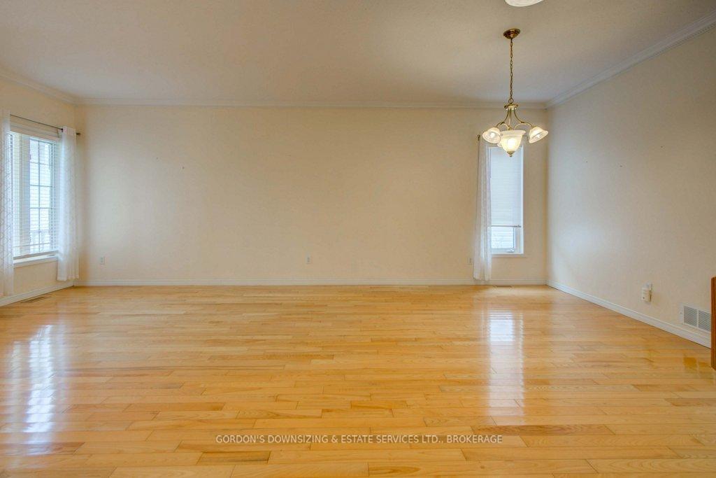 Photo 10 of 303 Cavendish Crescent, Kingston, City Northwest — HOMEH