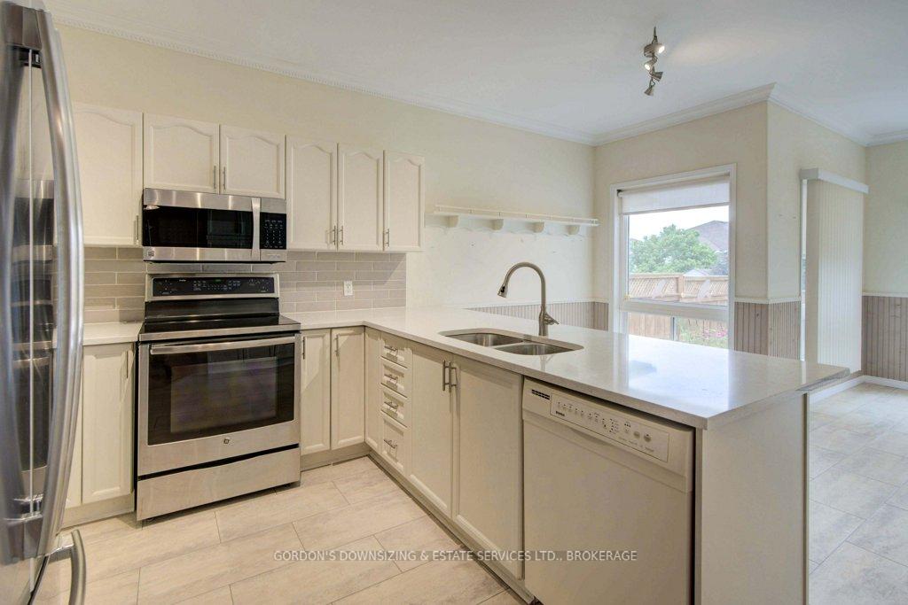 Photo 11 of 303 Cavendish Crescent, Kingston, City Northwest — HOMEH