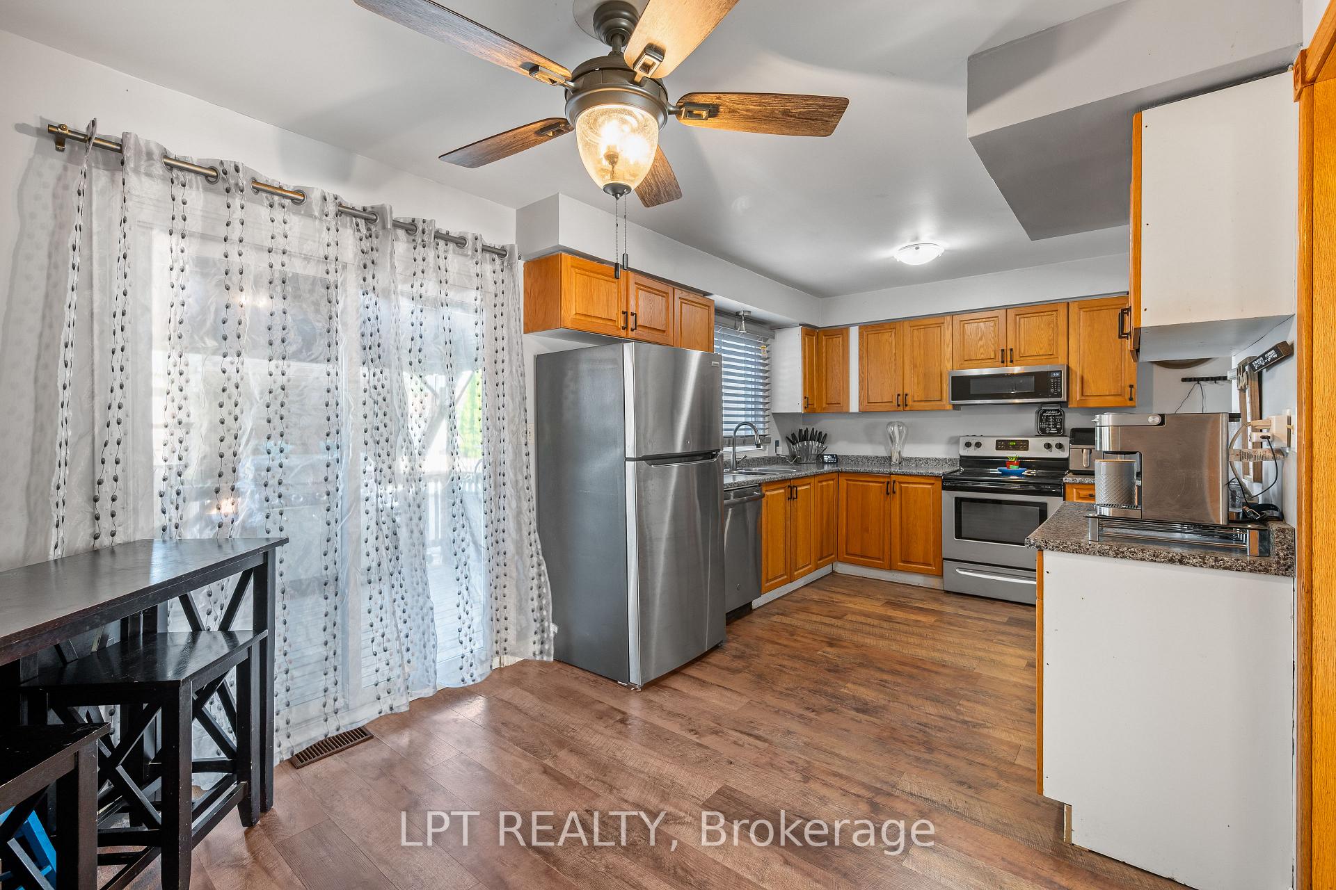Photo 3 of 975 Warburton Crescent, Kingston, East Gardiners Rd — HOMEH