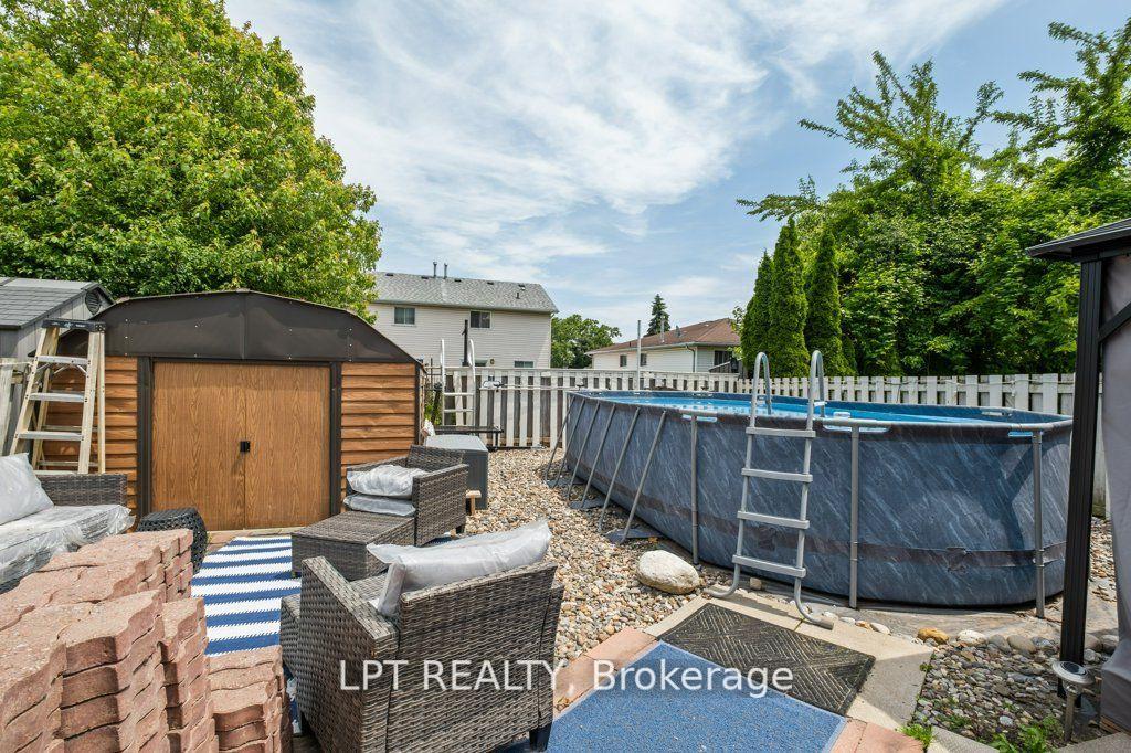 Photo 4 of 975 Warburton Crescent, Kingston, East Gardiners Rd — HOMEH