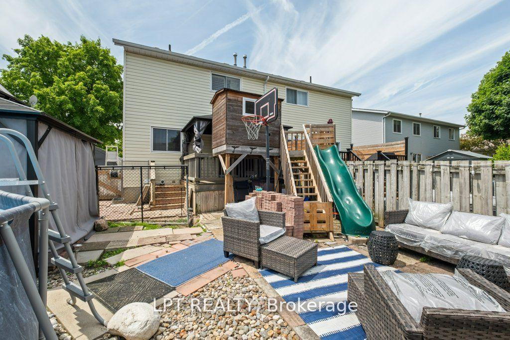 Photo 5 of 975 Warburton Crescent, Kingston, East Gardiners Rd — HOMEH