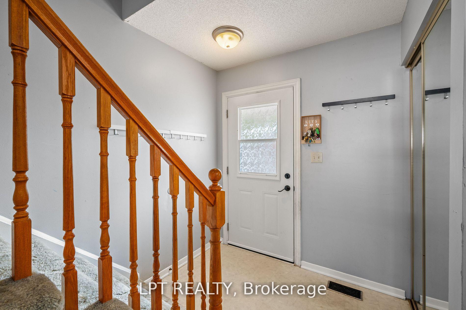 Photo 6 of 975 Warburton Crescent, Kingston, East Gardiners Rd — HOMEH