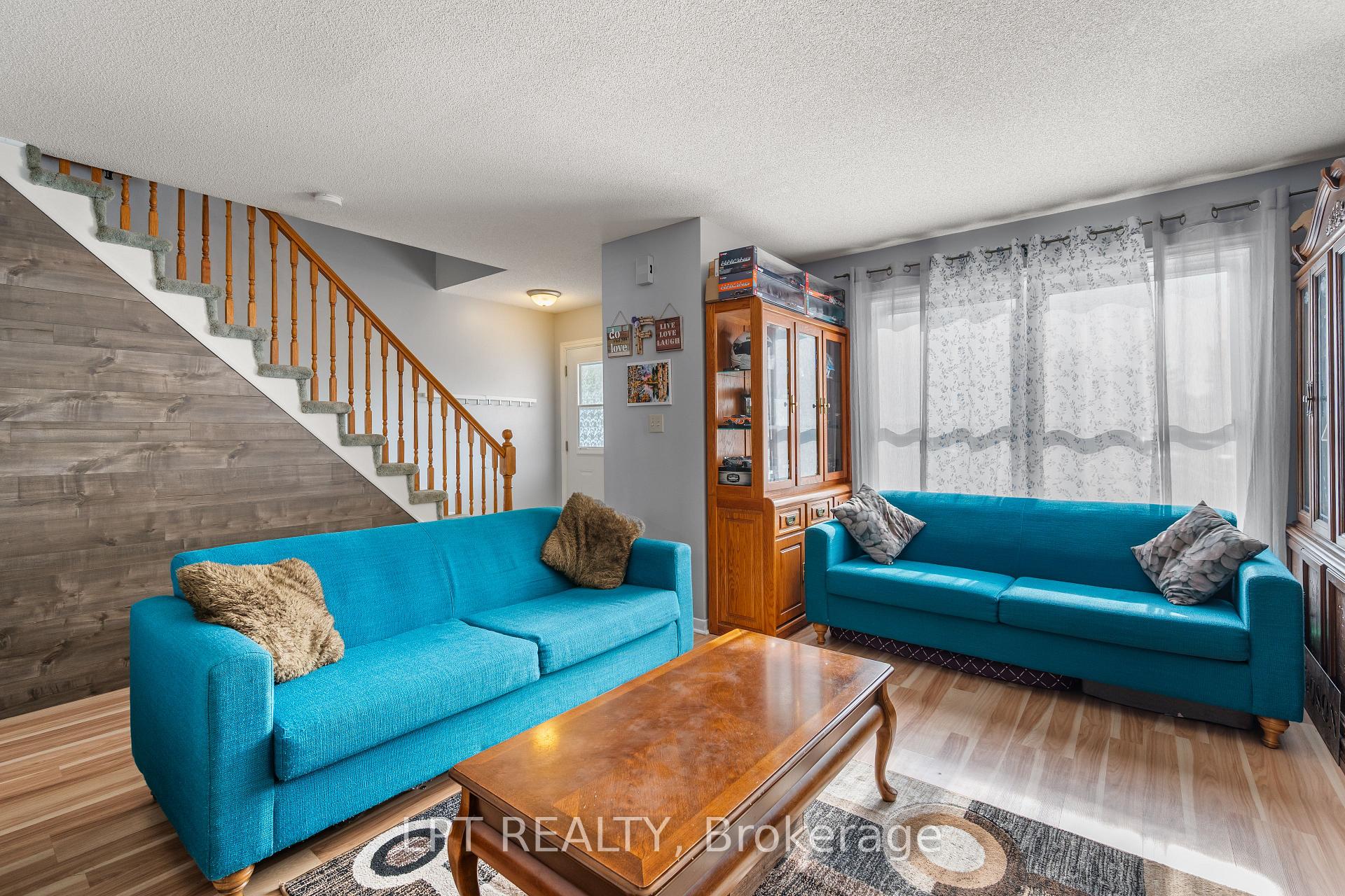 Photo 8 of 975 Warburton Crescent, Kingston, East Gardiners Rd — HOMEH