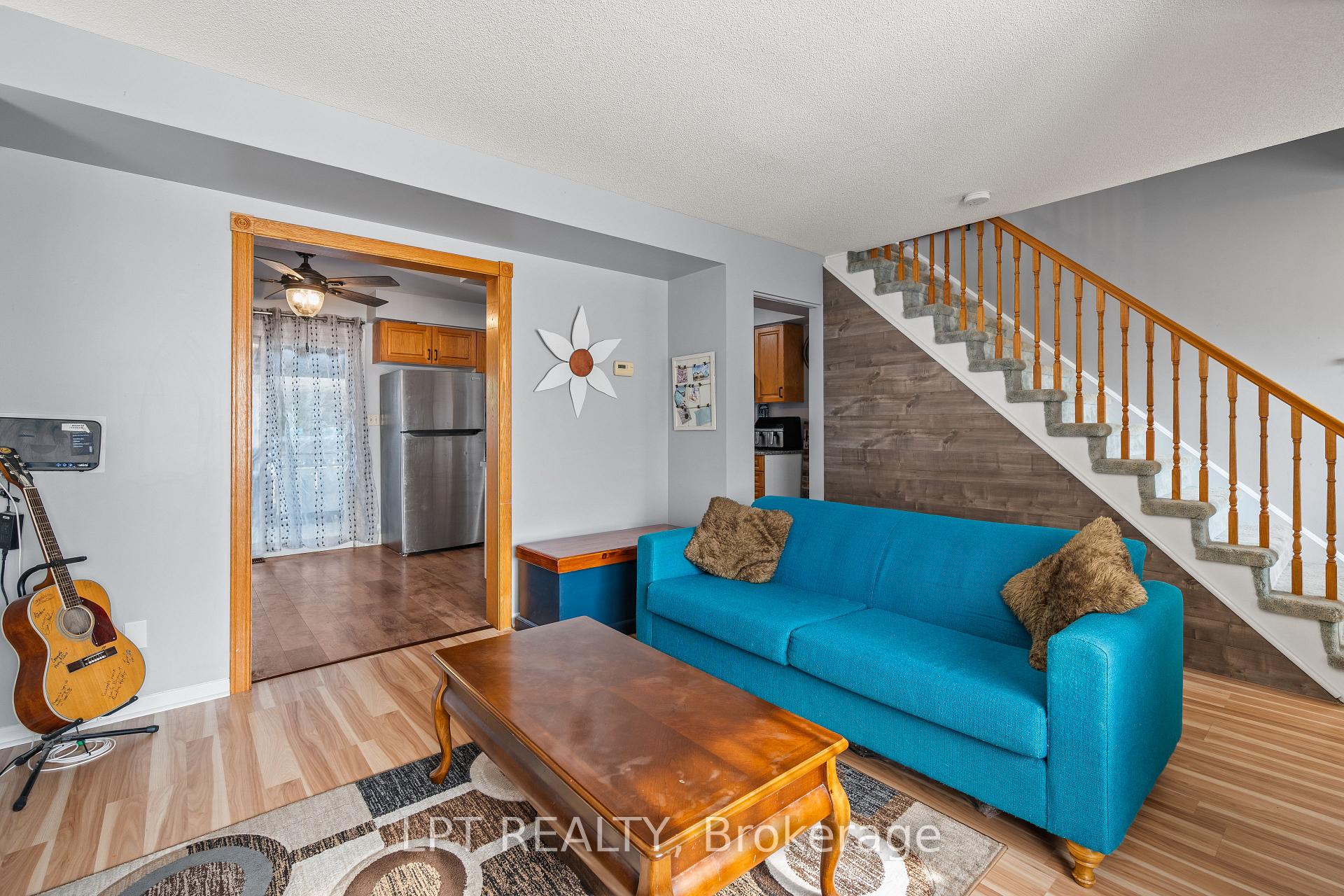 Photo 9 of 975 Warburton Crescent, Kingston, East Gardiners Rd — HOMEH