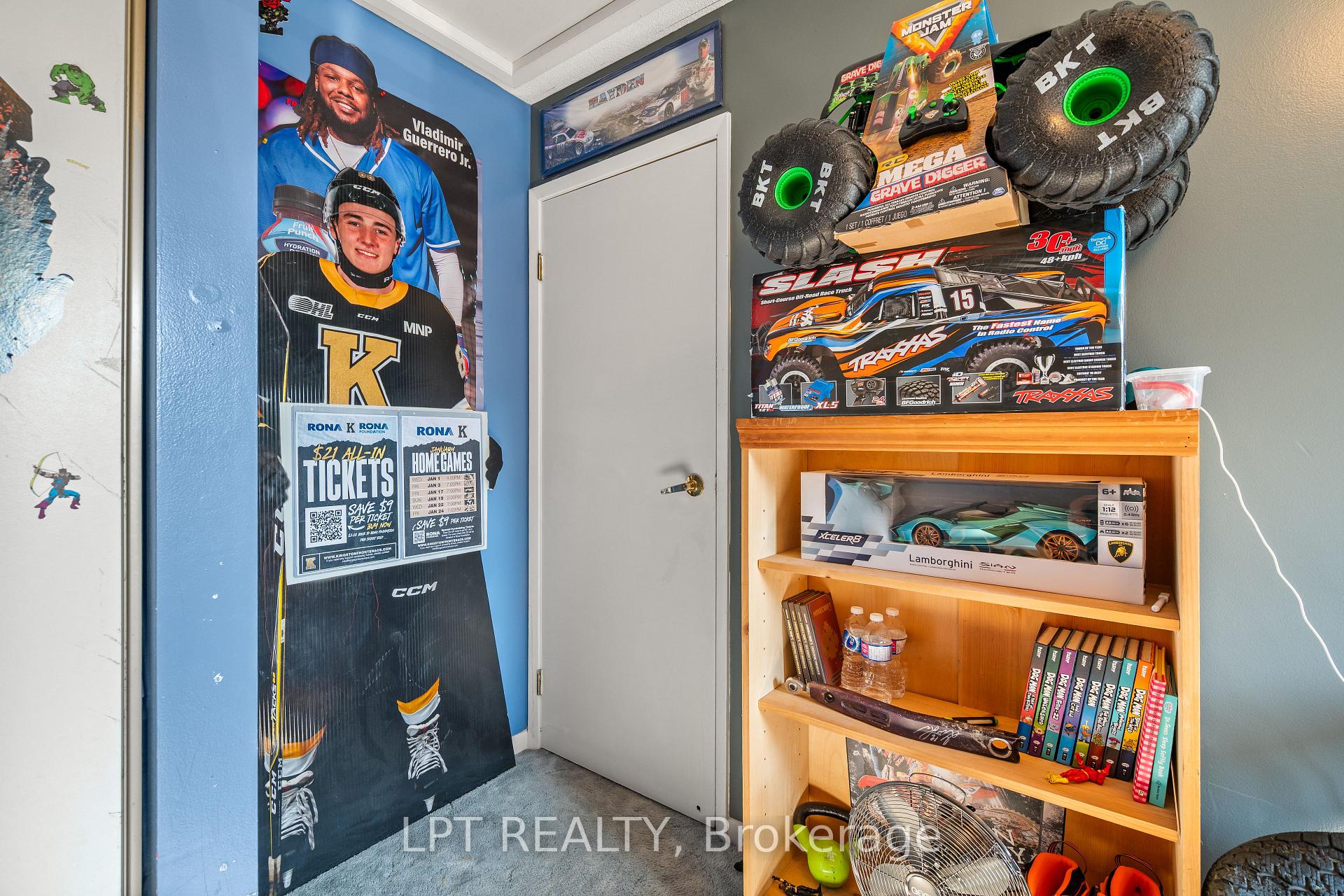 Photo 21 of 975 Warburton Crescent, Kingston, East Gardiners Rd — HOMEH