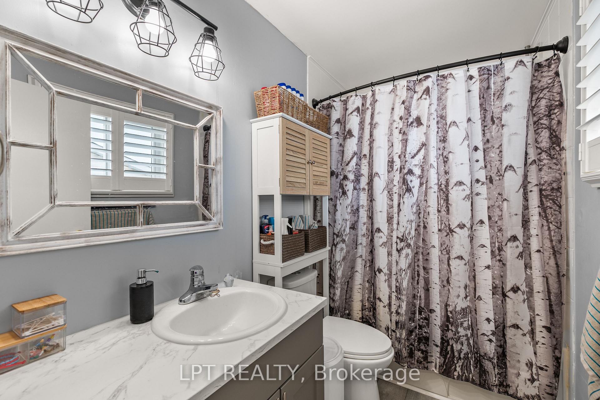 Photo 22 of 975 Warburton Crescent, Kingston, East Gardiners Rd — HOMEH