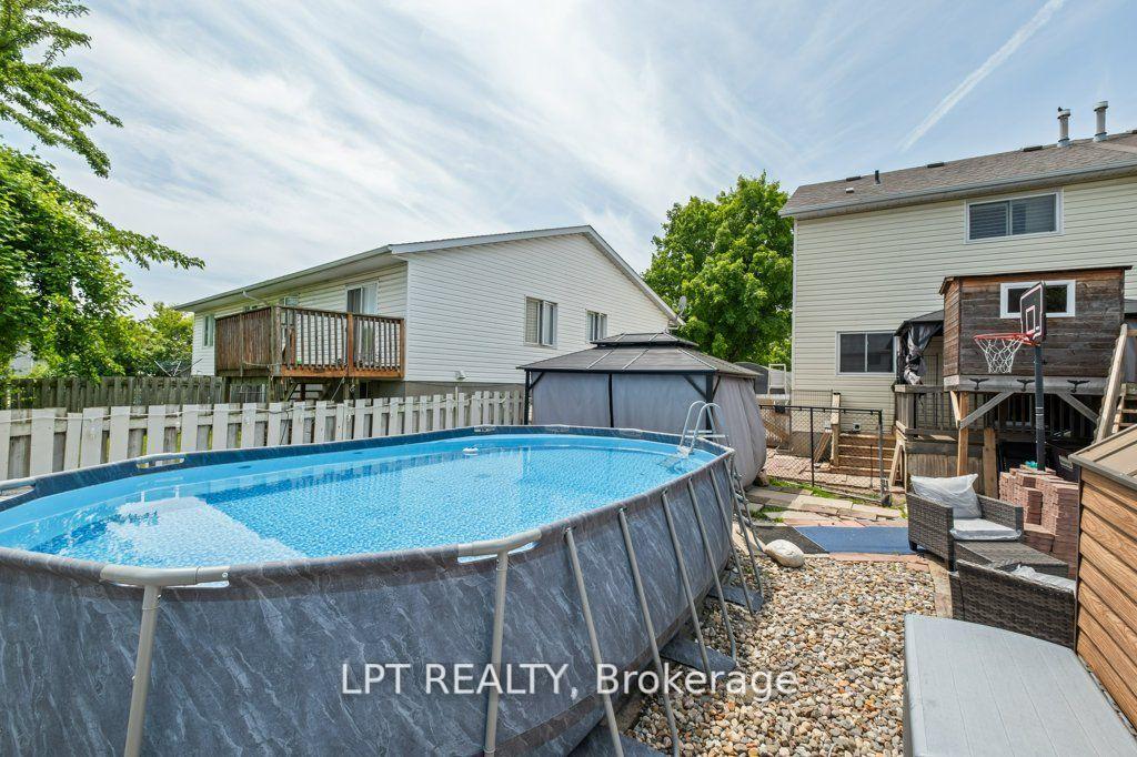 Photo 27 of 975 Warburton Crescent, Kingston, East Gardiners Rd — HOMEH