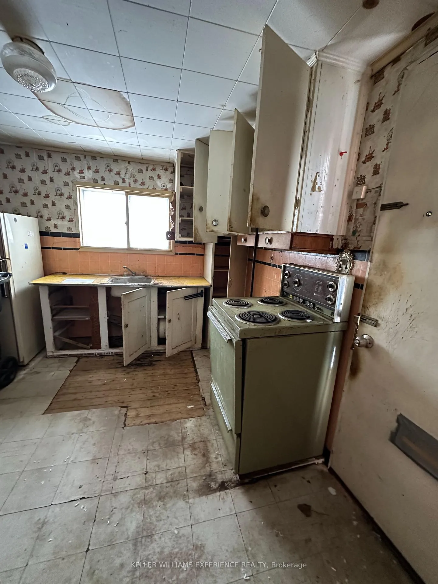 Photo 12 of 348 Norene Street, Midland — HOMEH